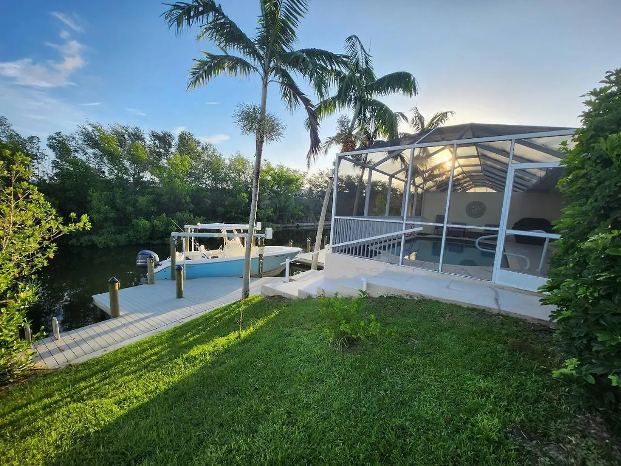 Holiday home Modern Saltwater Front With A Private Pool