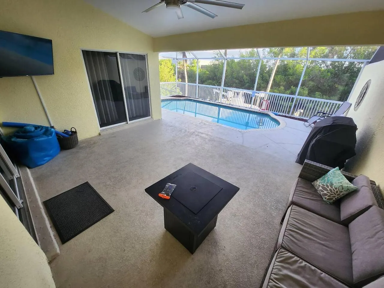 Holiday home Modern Saltwater Front With A Private Pool