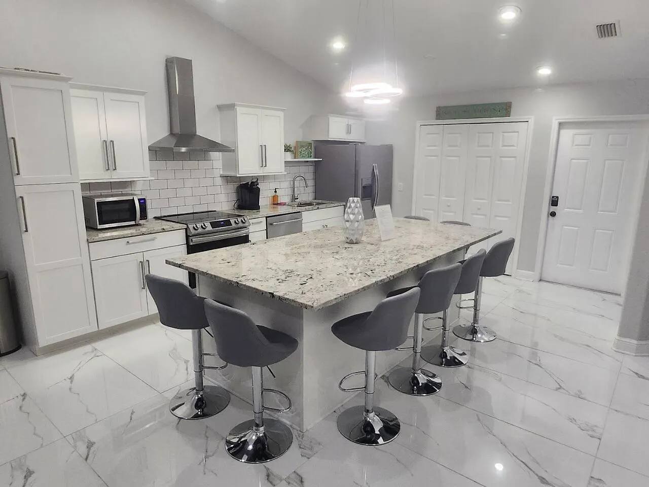 Modern Saltwater Front With A Private Pool Holiday home Cape Coral