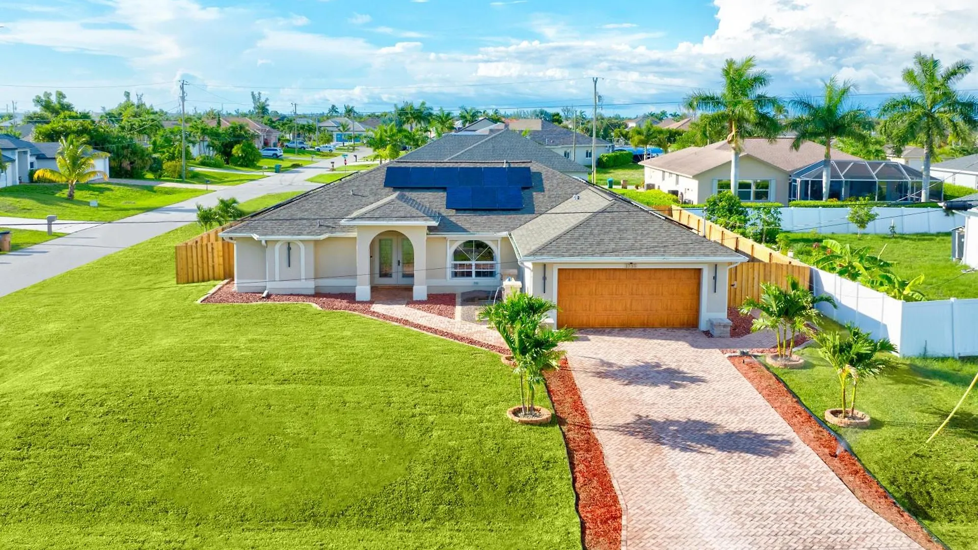 Holiday home Four Bedrooms Oasis With Heated Pool Private Jacuzzi And Billiards Cape Coral