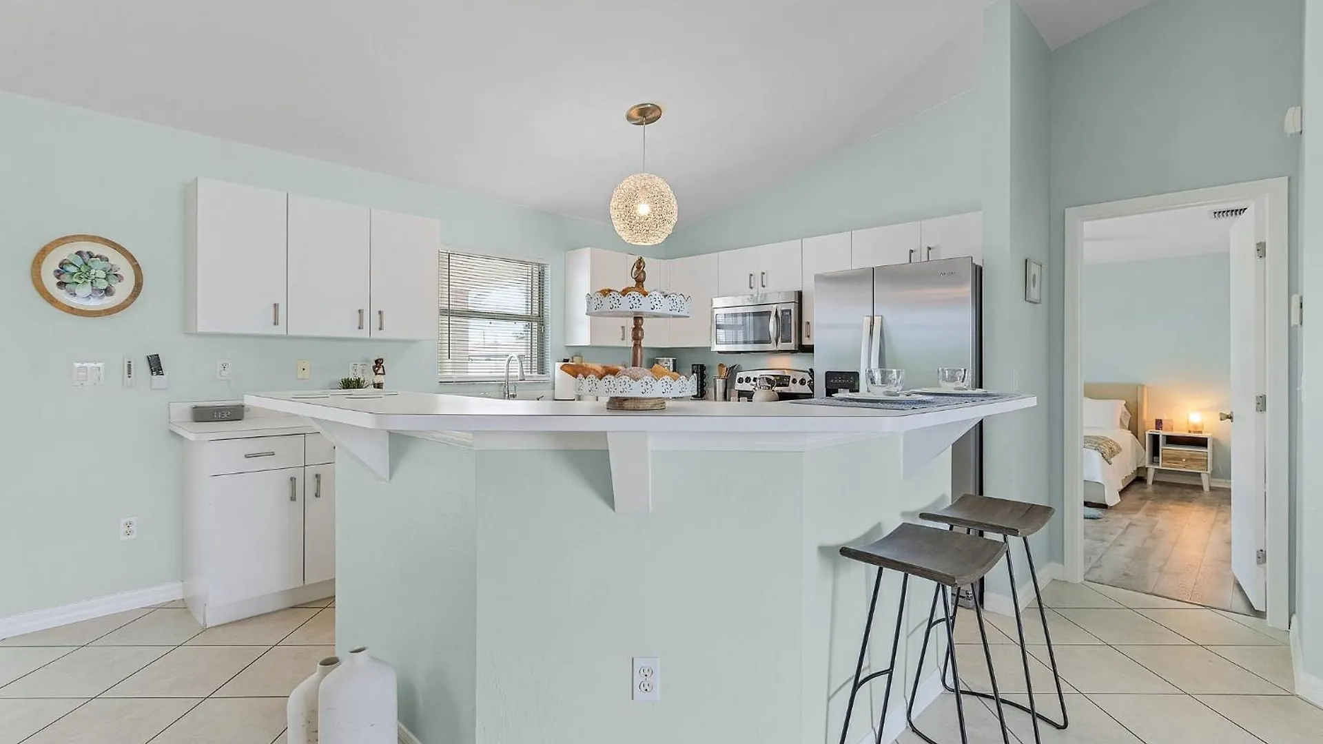 Canal With Heated Pool, Kayaks And Bicycles - The Retreat - Roelens Vacations * Cape Coral