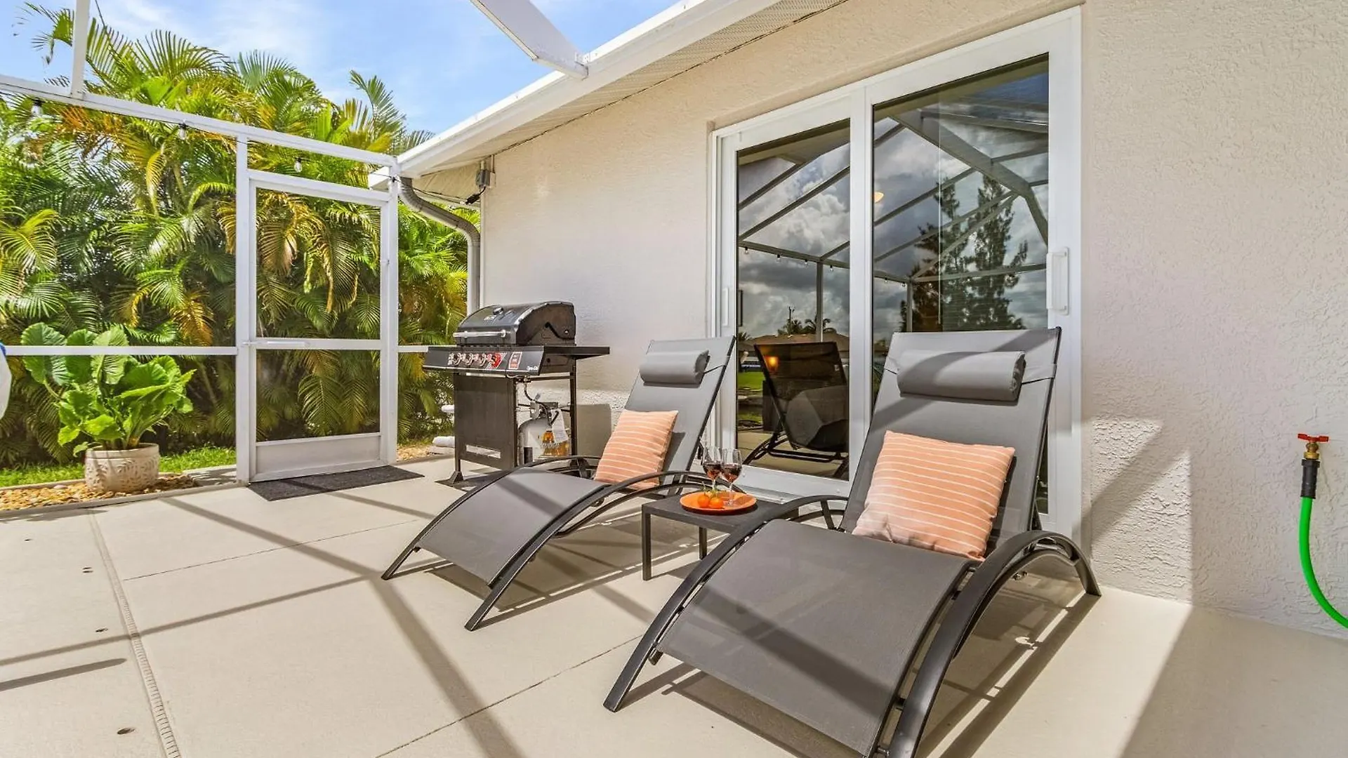 Holiday home Canal With Heated Pool, Kayaks And Bicycles - The Retreat - Roelens Vacations