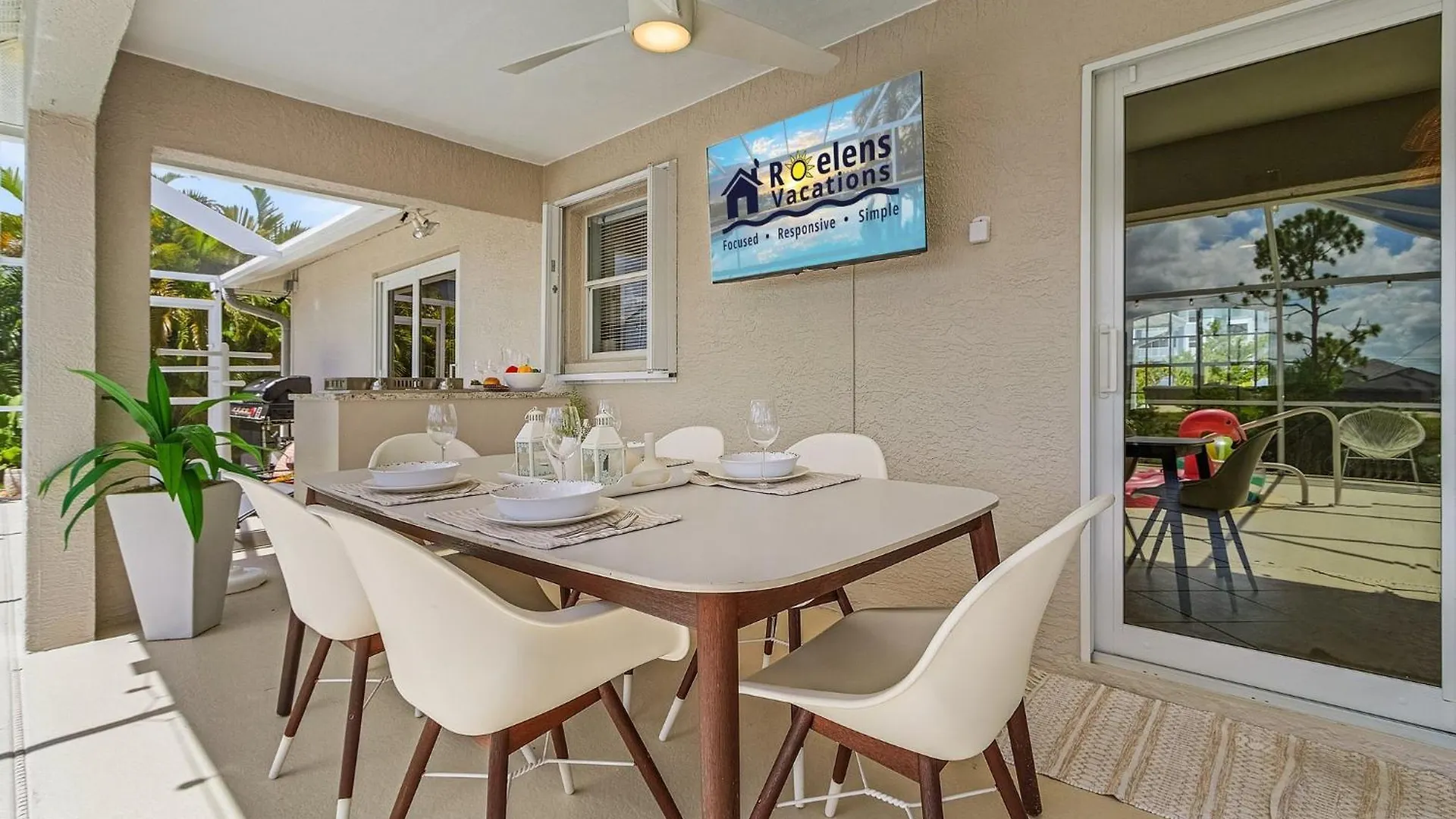 Canal With Heated Pool, Kayaks And Bicycles - The Retreat - Roelens Vacations Holiday home *