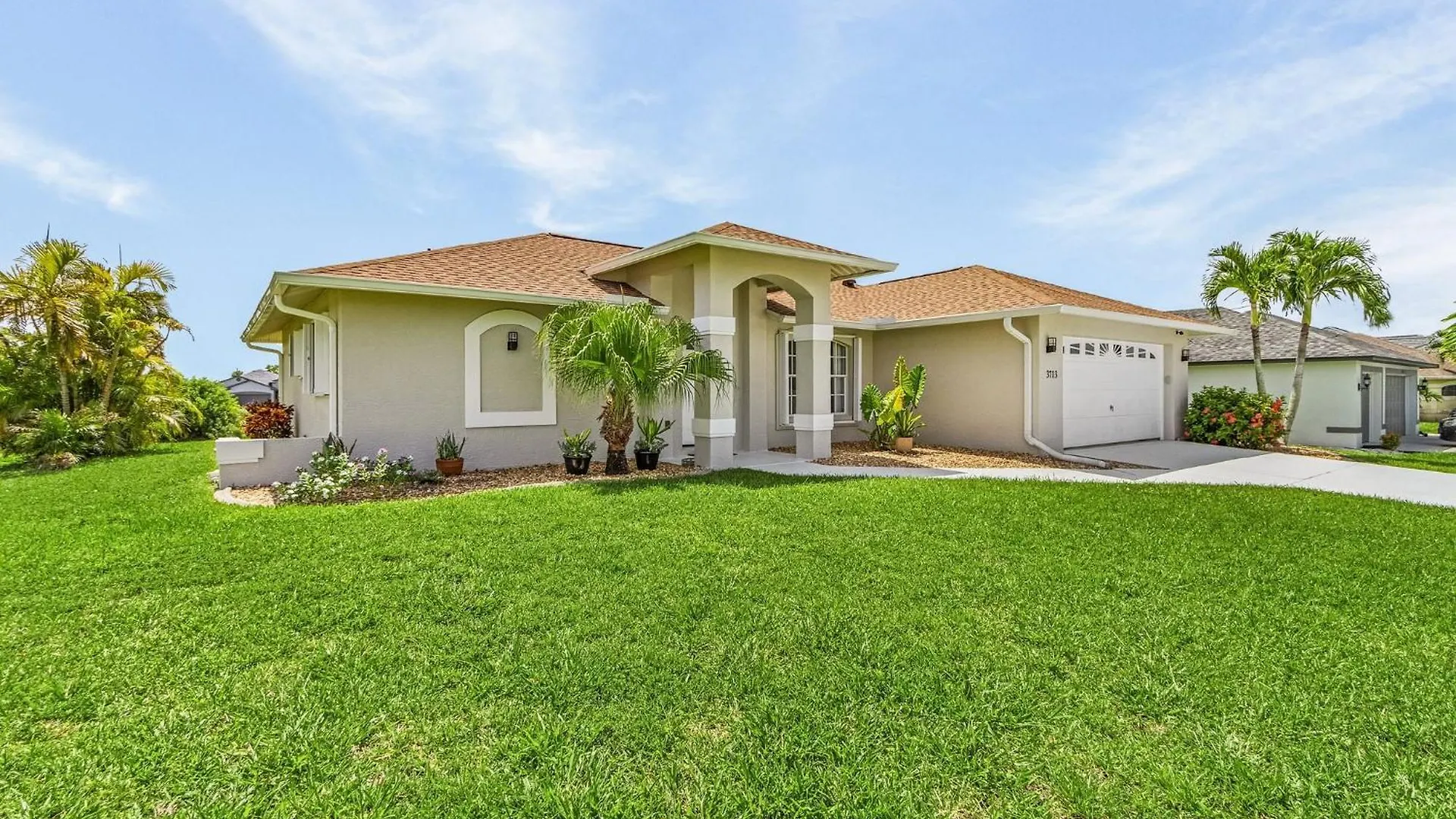 Canal With Heated Pool, Kayaks And Bicycles - The Retreat - Roelens Vacations Cape Coral