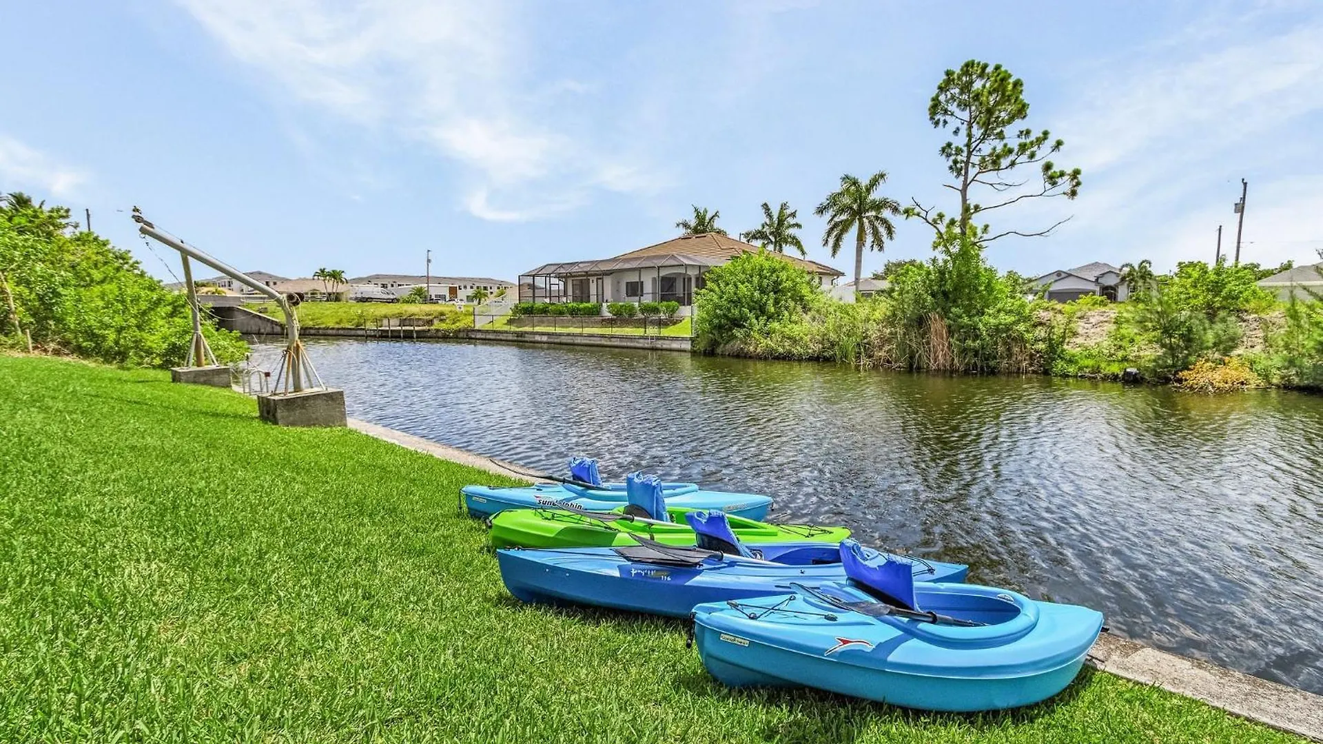 Holiday home Canal With Heated Pool, Kayaks And Bicycles - The Retreat - Roelens Vacations