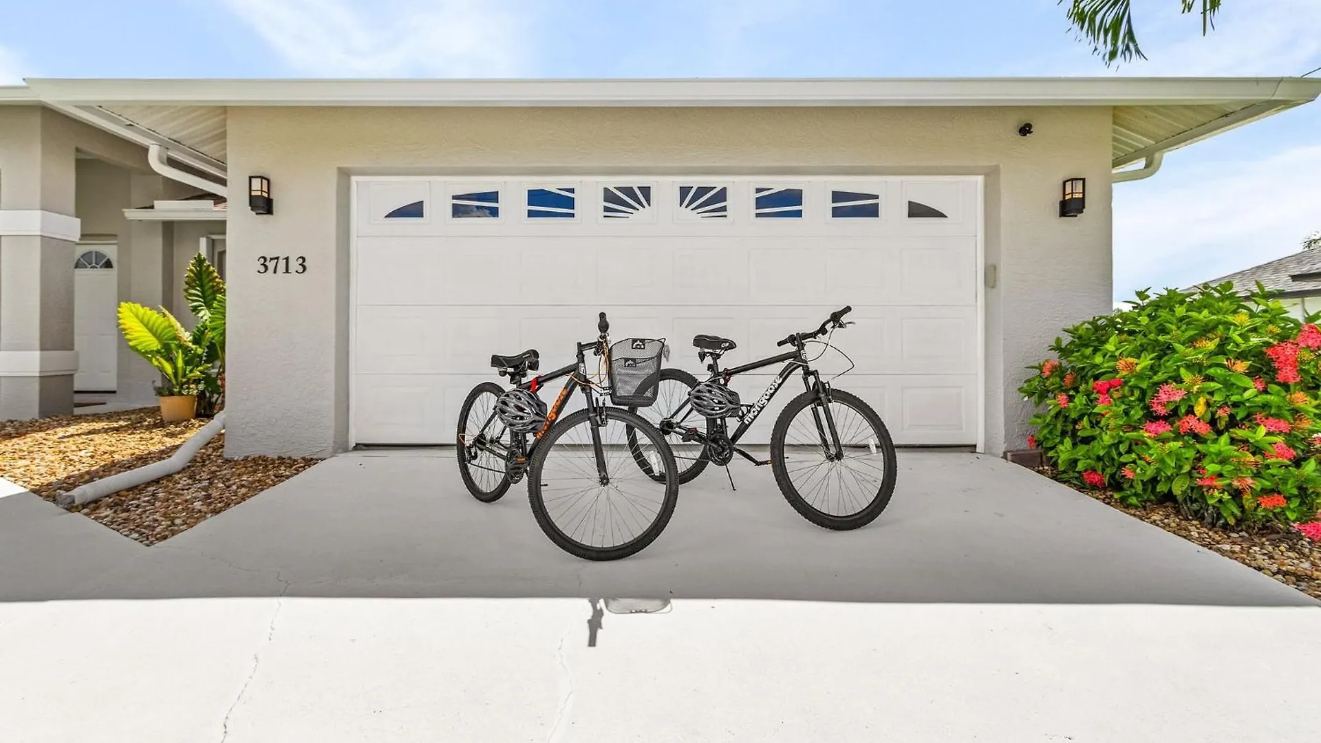 Canal With Heated Pool, Kayaks And Bicycles - The Retreat - Roelens Vacations Holiday home Cape Coral