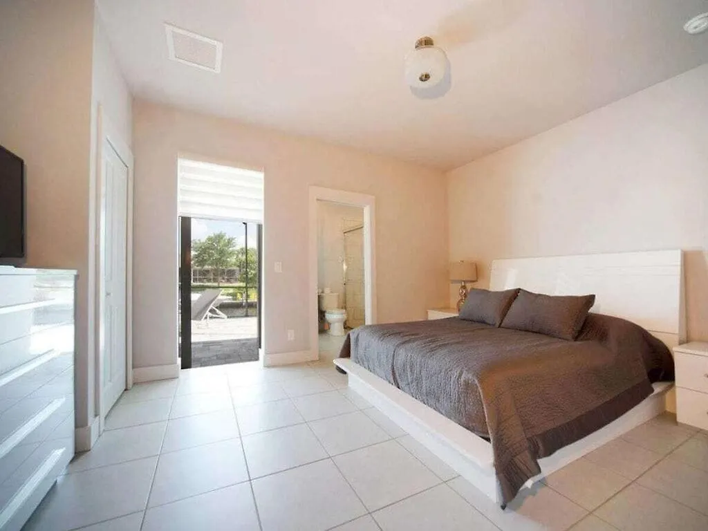 Weiss Comfortable * Cape Coral