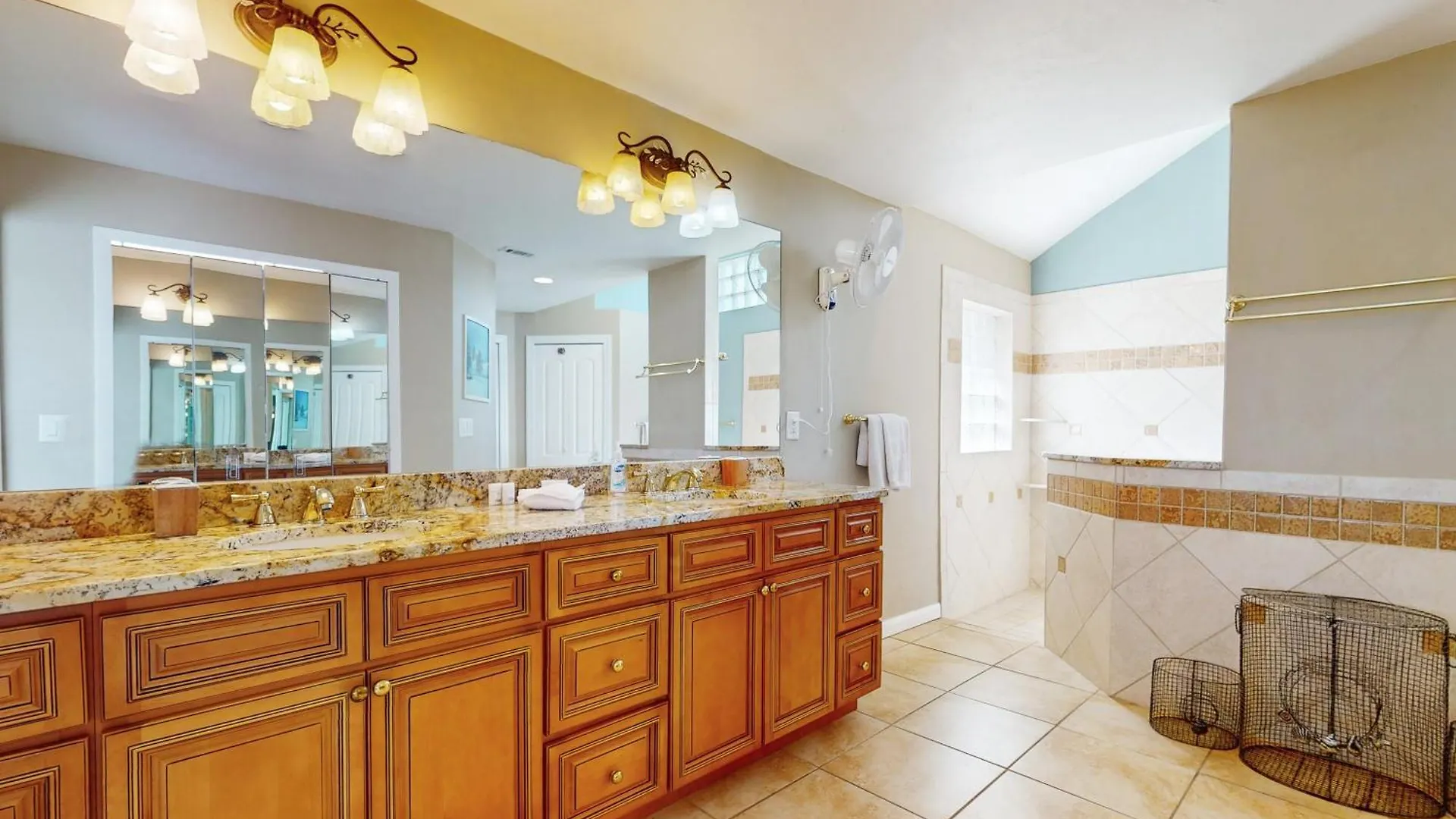 Aasta Cape Coral