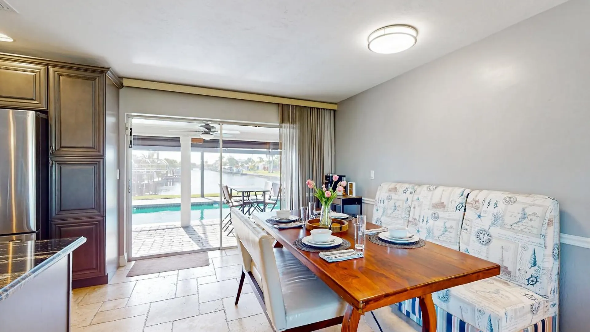Coral Canal Retreat Holiday home *