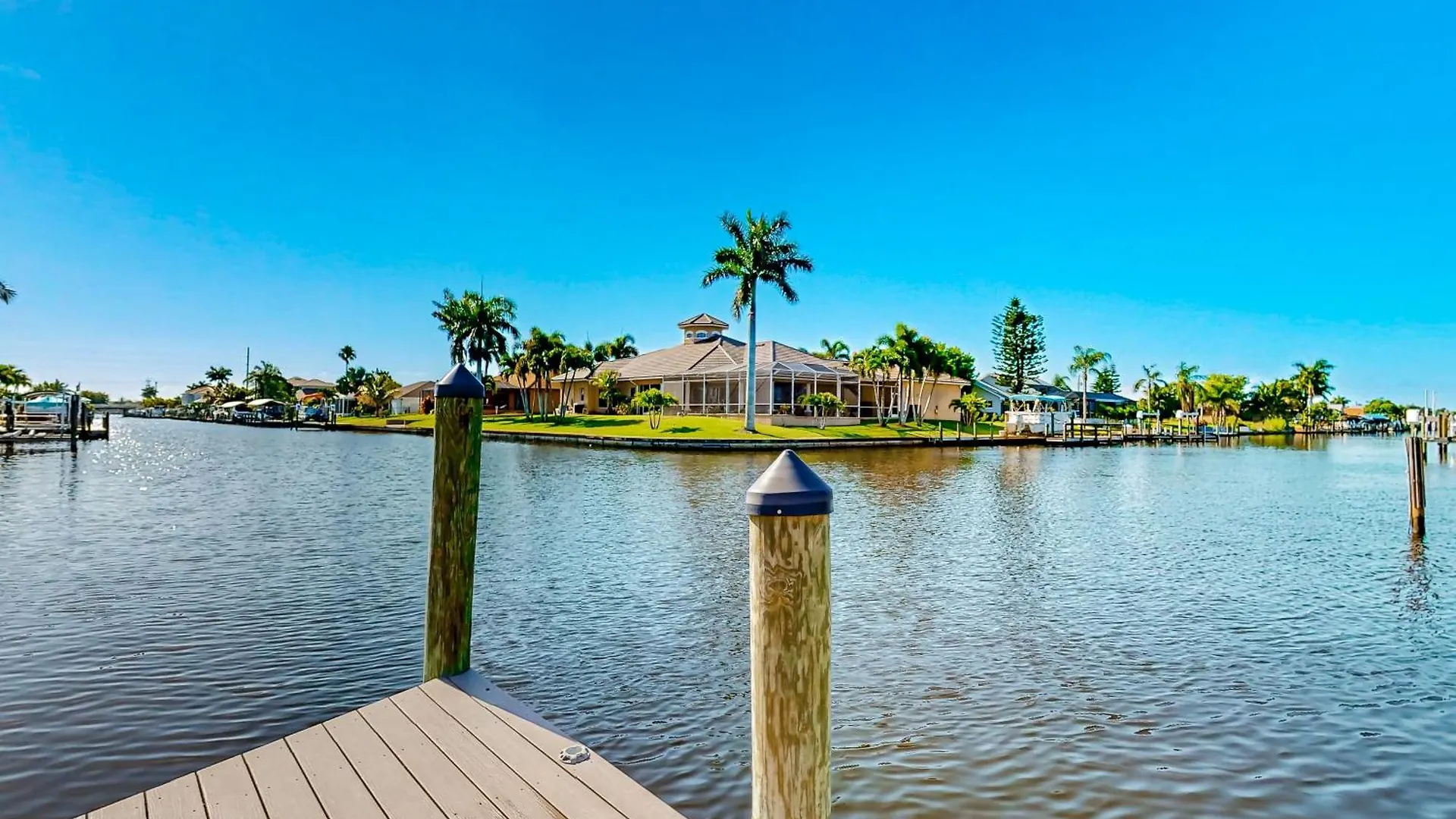 Holiday home Coral Canal Retreat *