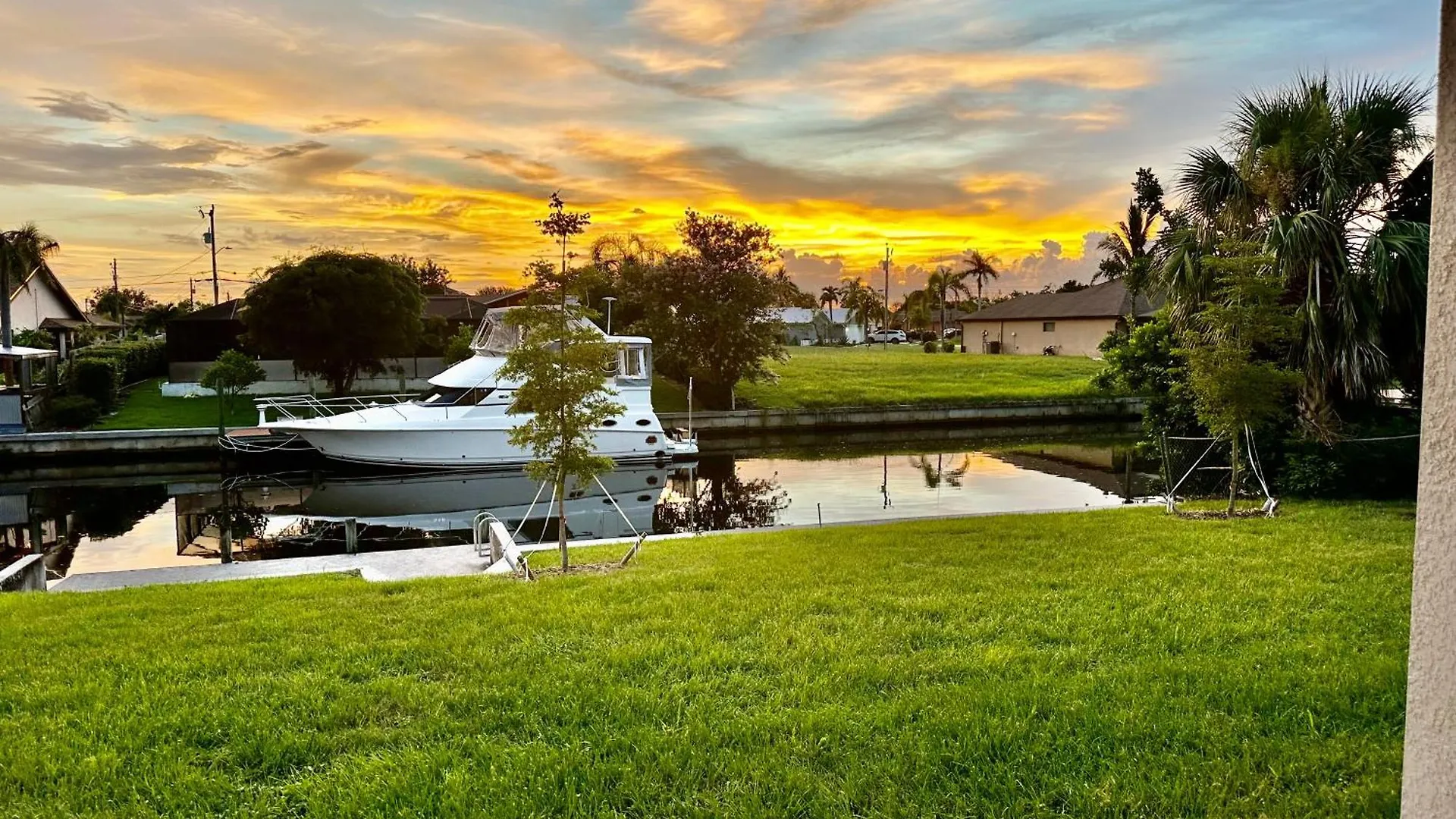 Cape Coral-ft Myers Waterfront Four Bedroom * Cape Coral