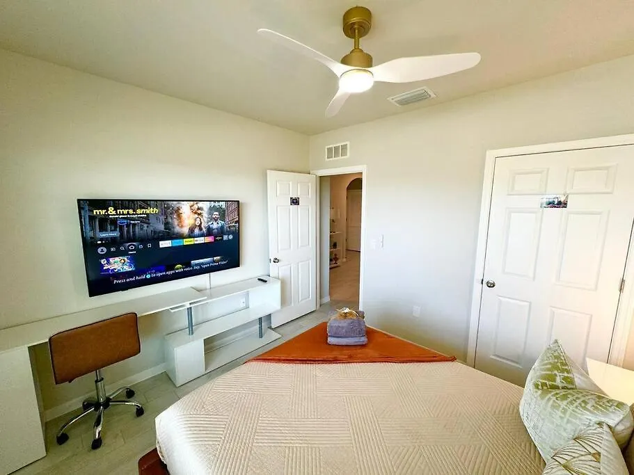 Juanitashome/cozy&modern/toploc. Cape Coral