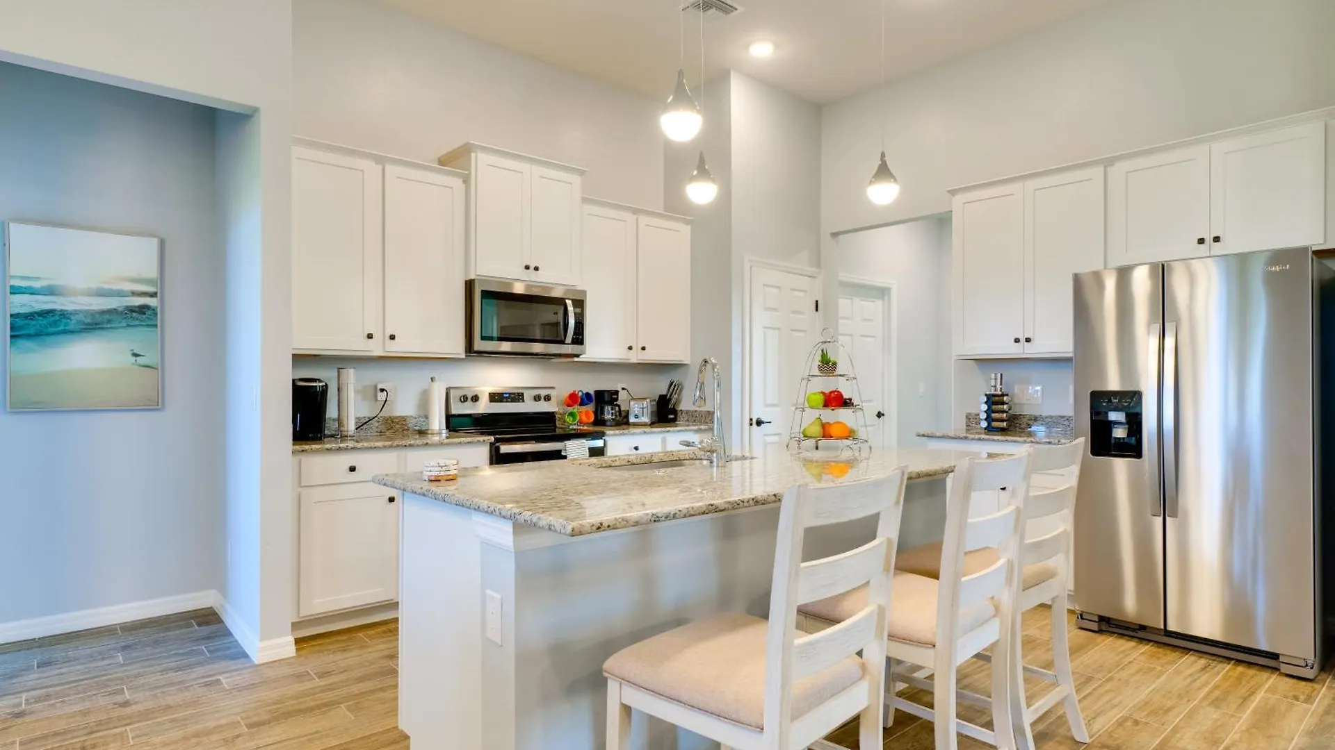 Holiday home Retreat With Screened-in Patio! *