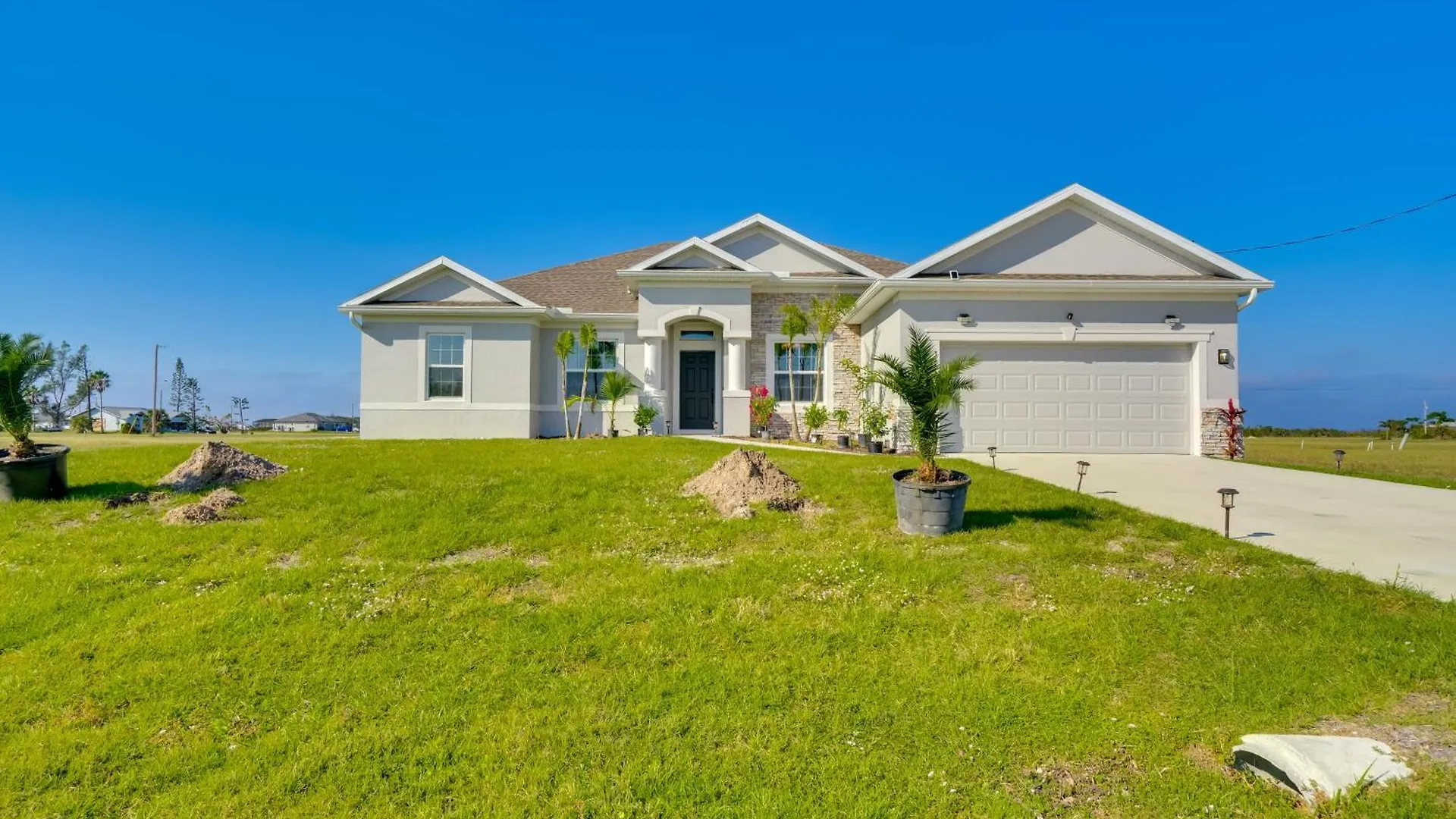 Retreat With Screened-in Patio! Holiday home