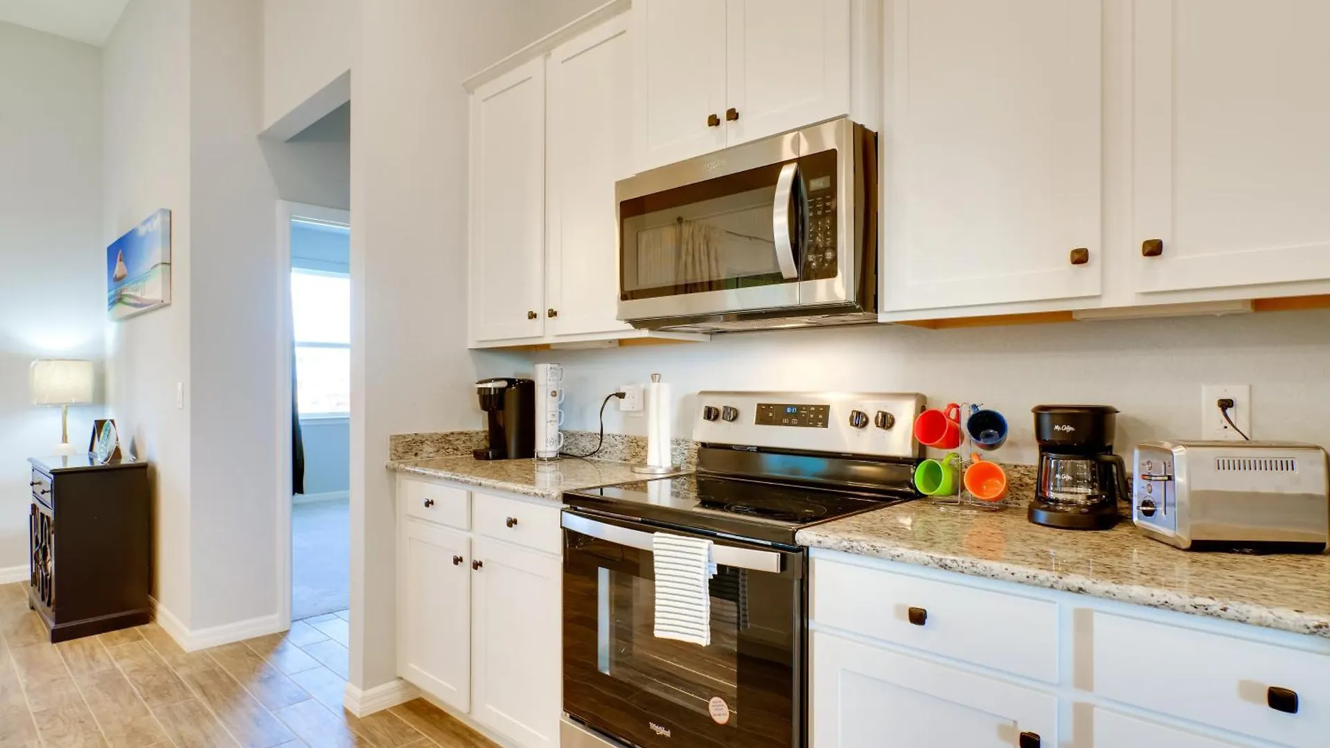 Holiday home Retreat With Screened-in Patio! *