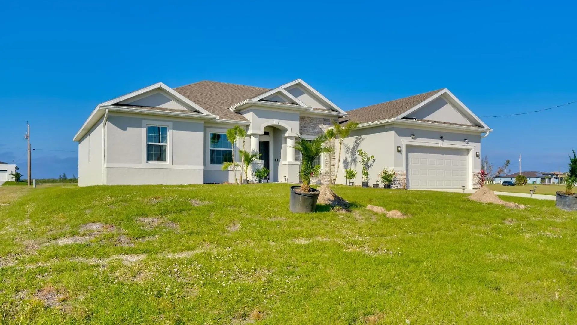 Retreat With Screened-in Patio! * Cape Coral