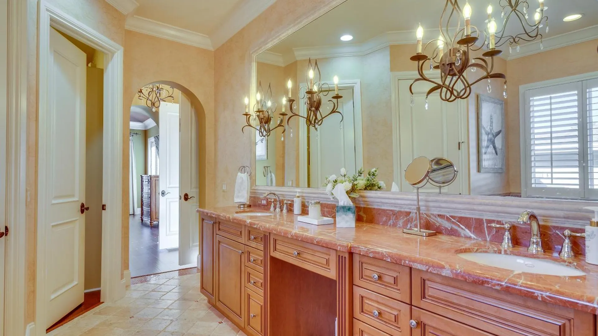 Villa Upscale With Pool And Boat Dock