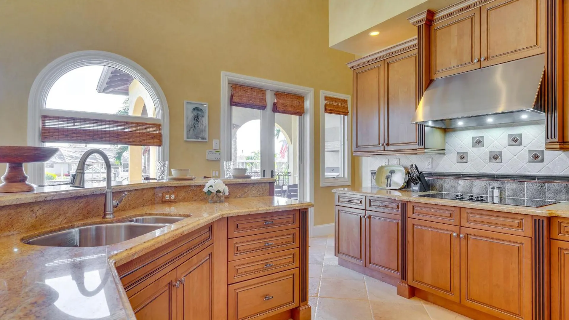 Upscale With Pool And Boat Dock Villa Cape Coral