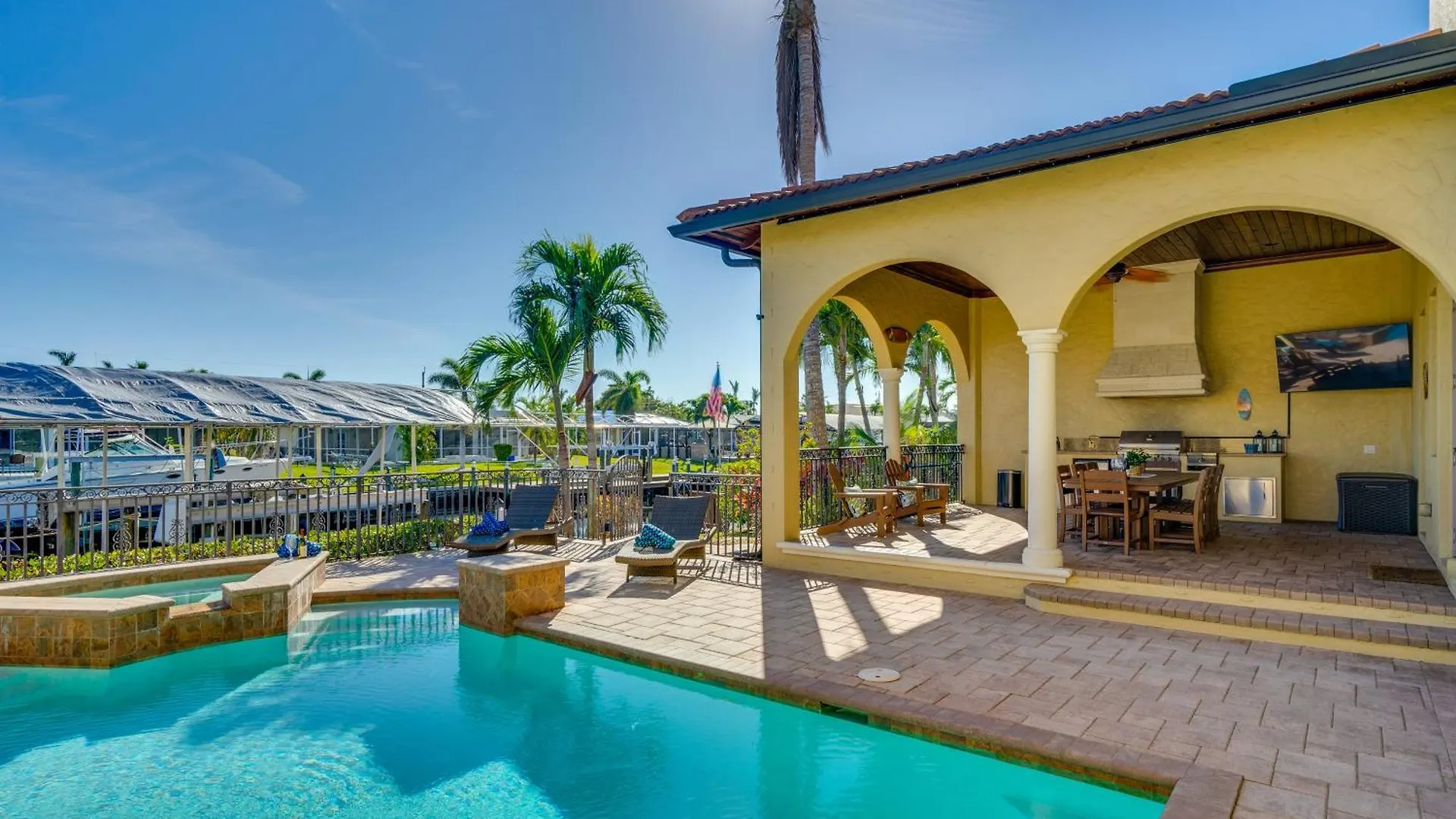 Upscale With Pool And Boat Dock * Cape Coral