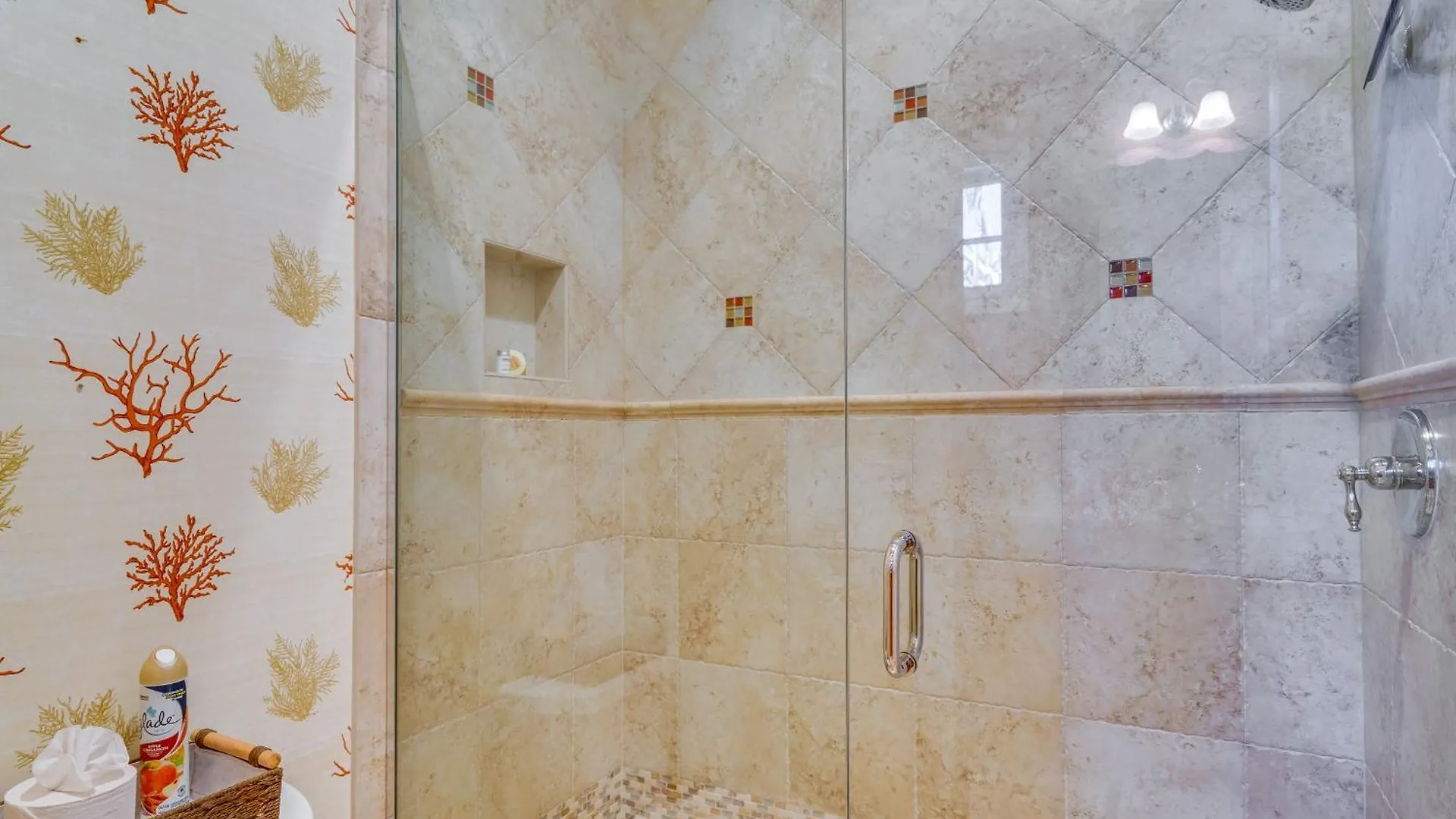 Upscale With Pool And Boat Dock Villa *