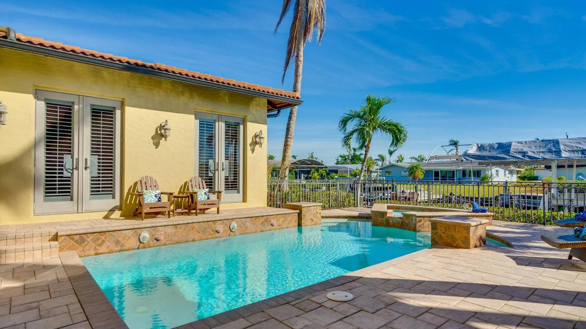 Upscale With Pool And Boat Dock Cape Coral