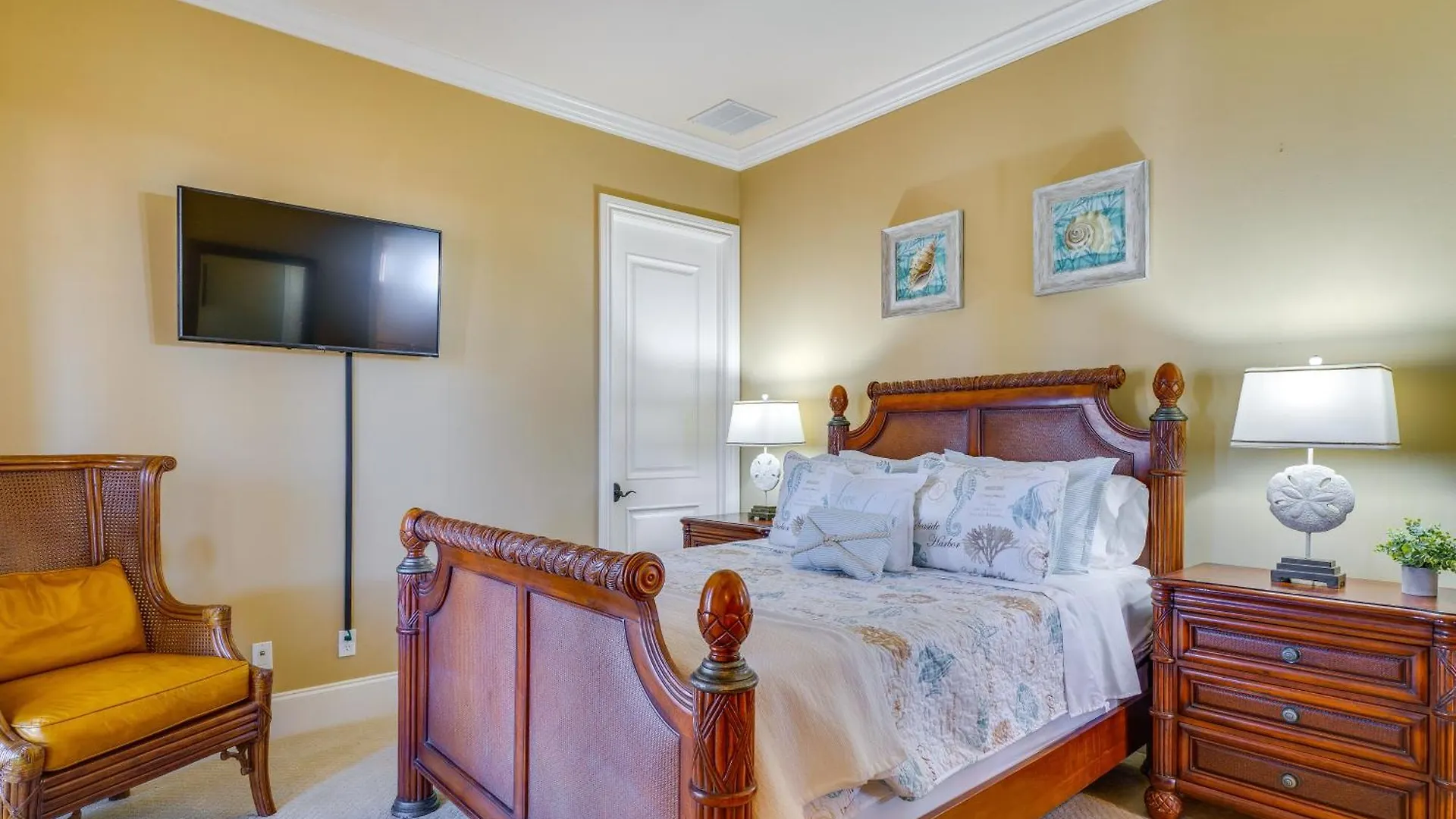 Upscale With Pool And Boat Dock