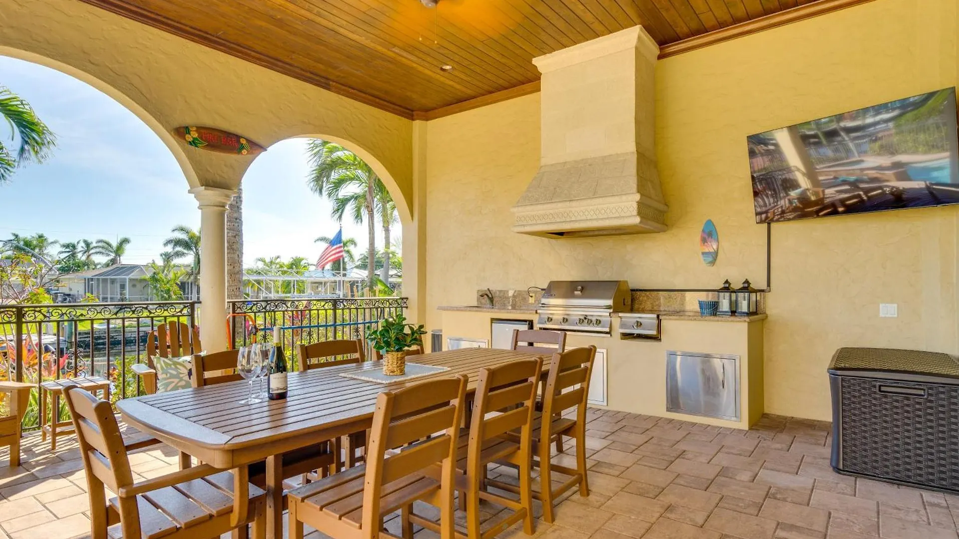 Upscale With Pool And Boat Dock Villa *