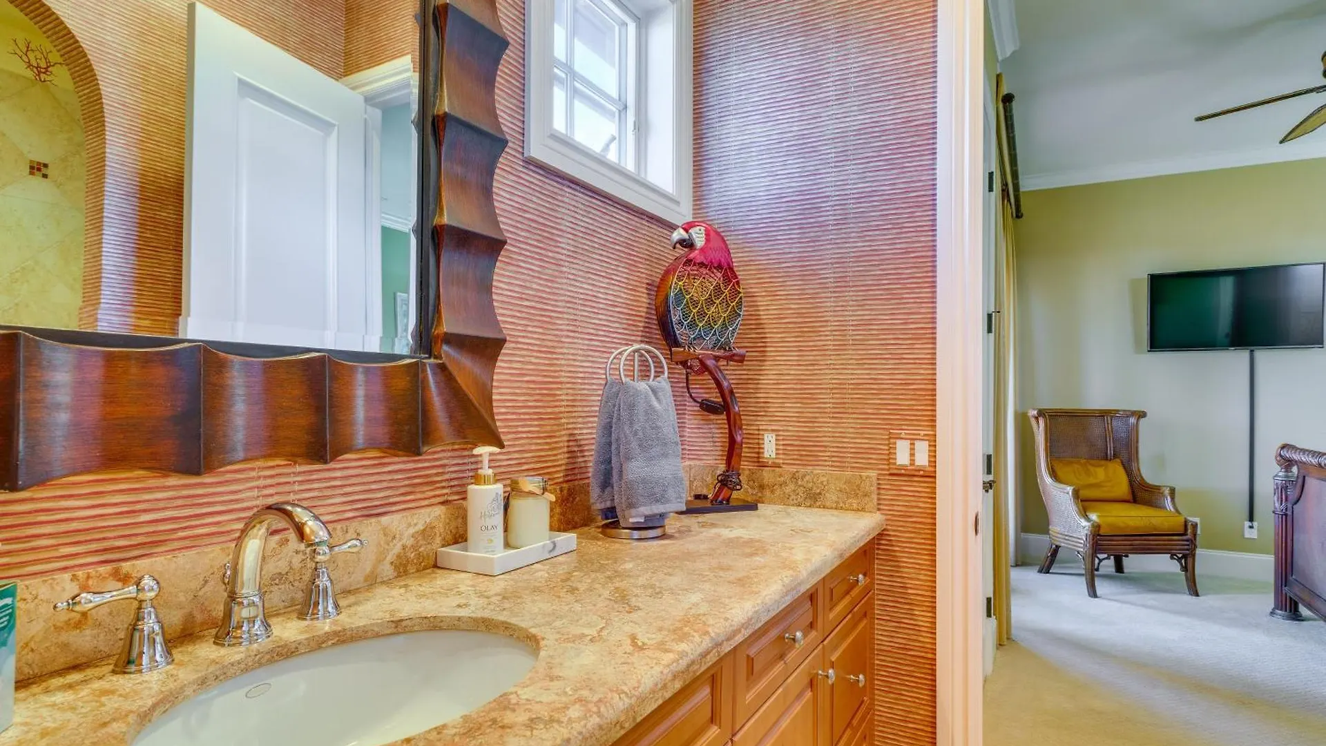 Villa Upscale With Pool And Boat Dock *