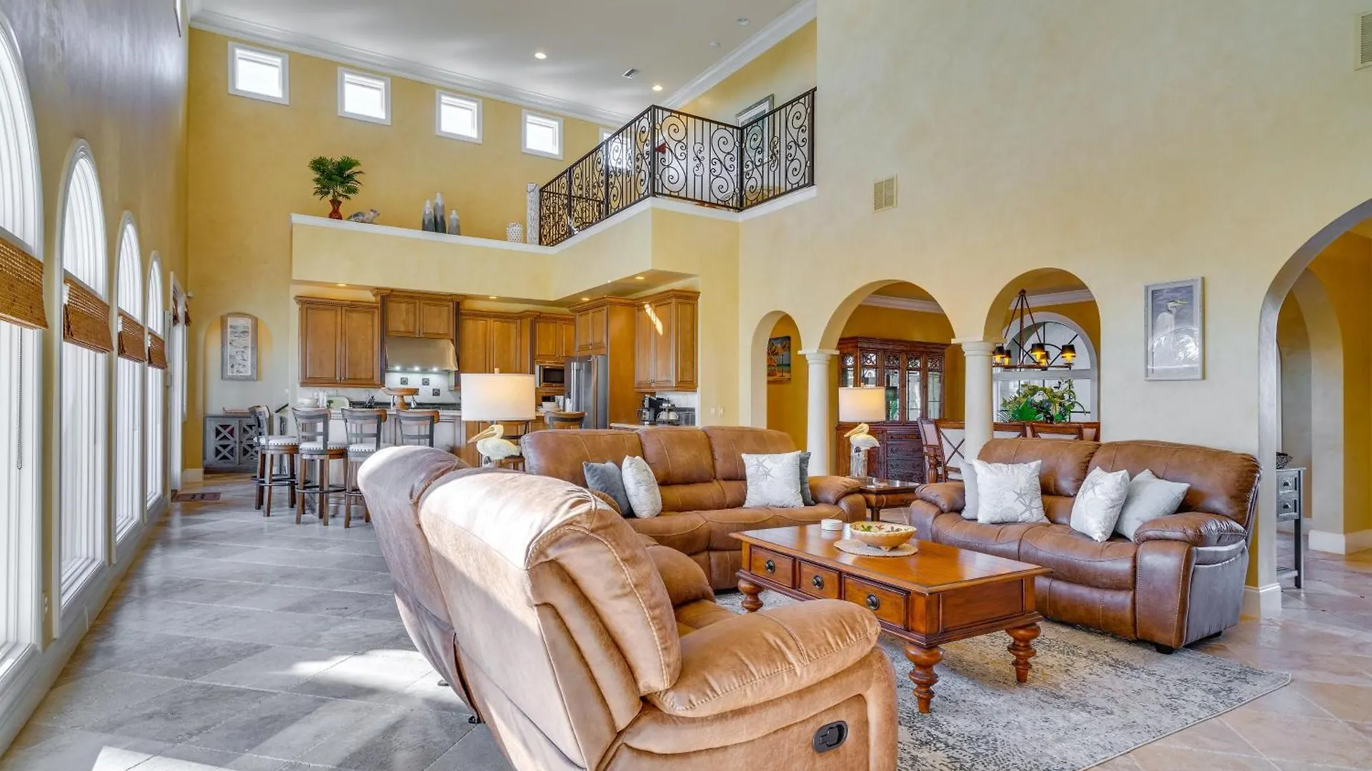 Villa Upscale With Pool And Boat Dock *