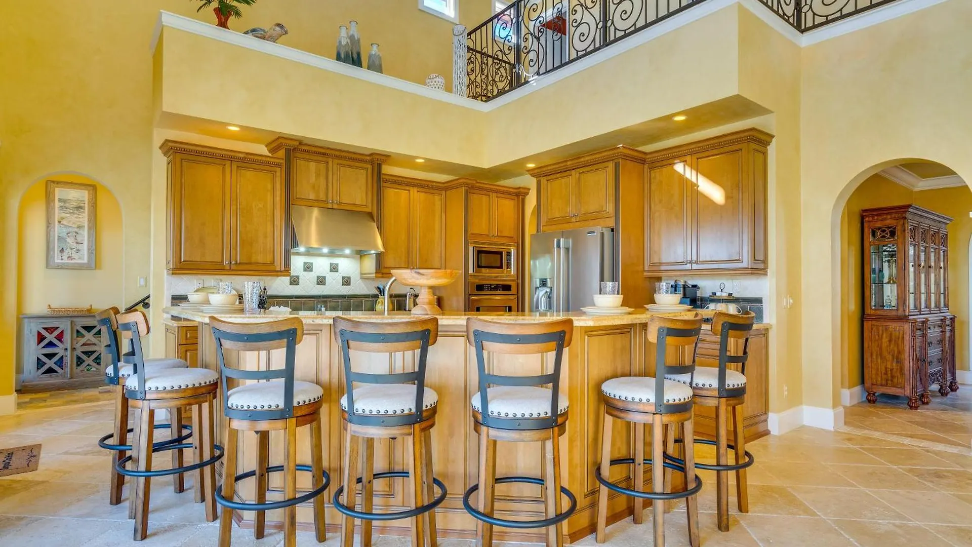 Upscale With Pool And Boat Dock *
