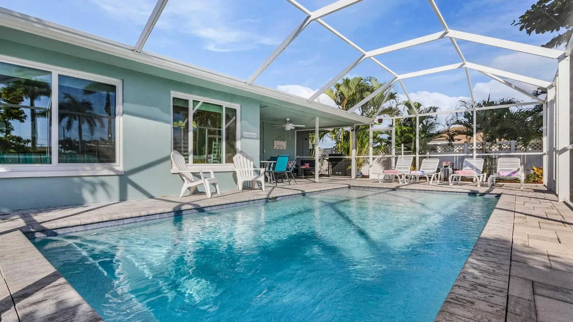 Indigo Dreams Pool W/ Waterfront Boat Dock. Holiday home Cape Coral