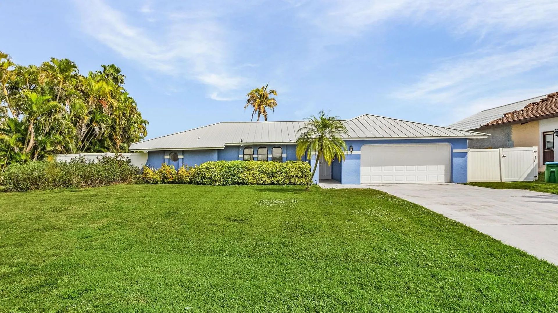 Canal-front Oasis With Dock And Kayaks In Cape Coral! *