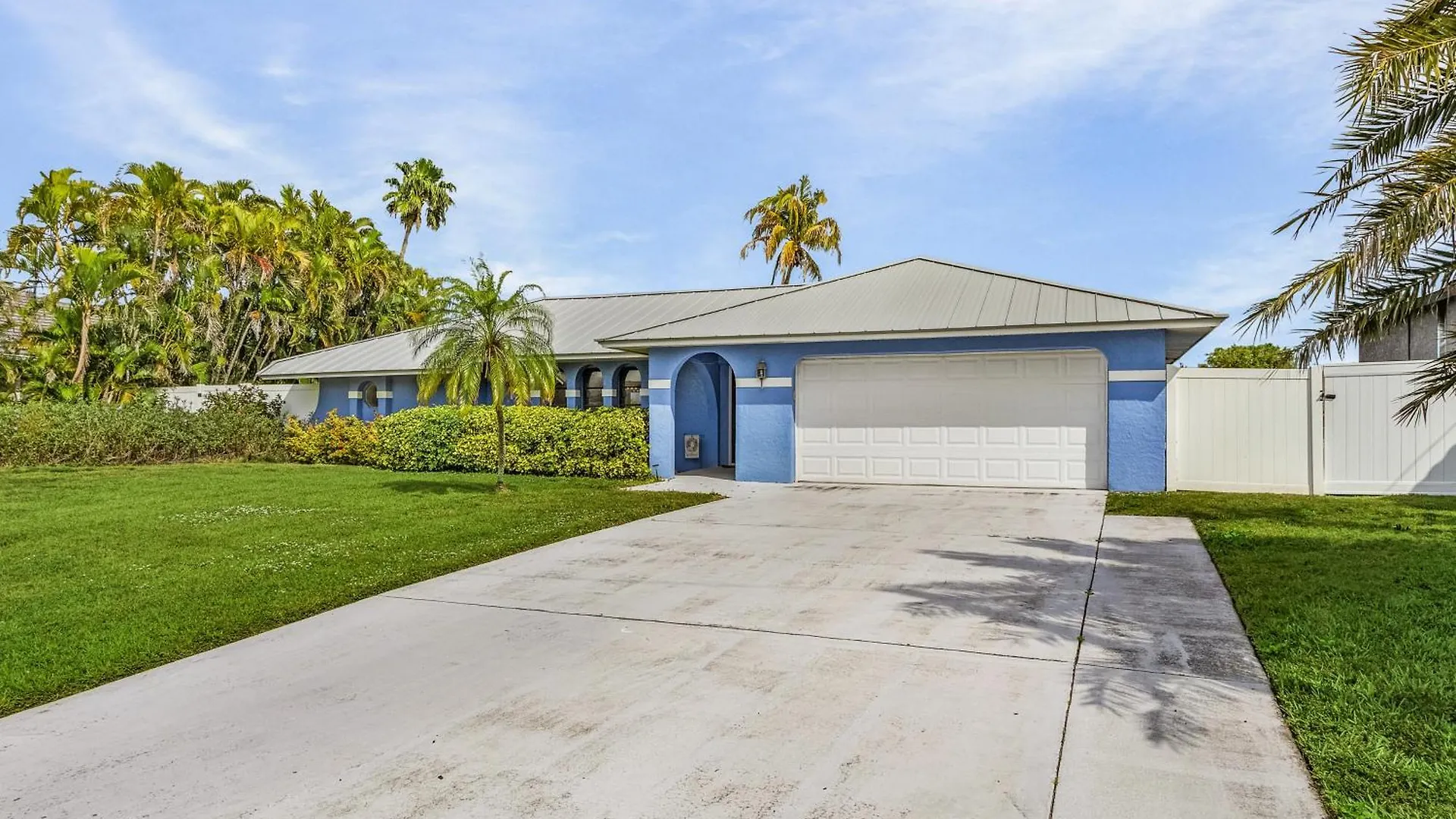 Canal-front Oasis With Dock And Kayaks In Cape Coral! Holiday home Cape Coral
