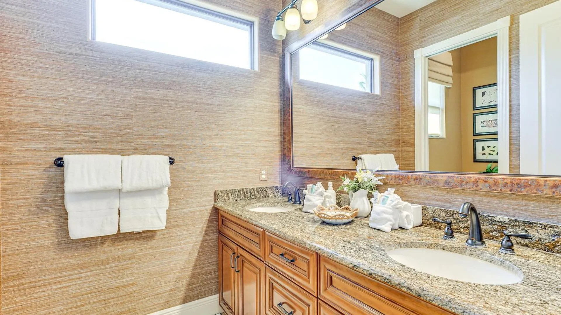 With Private Pool 5 Mi To Beaches! Holiday home Cape Coral