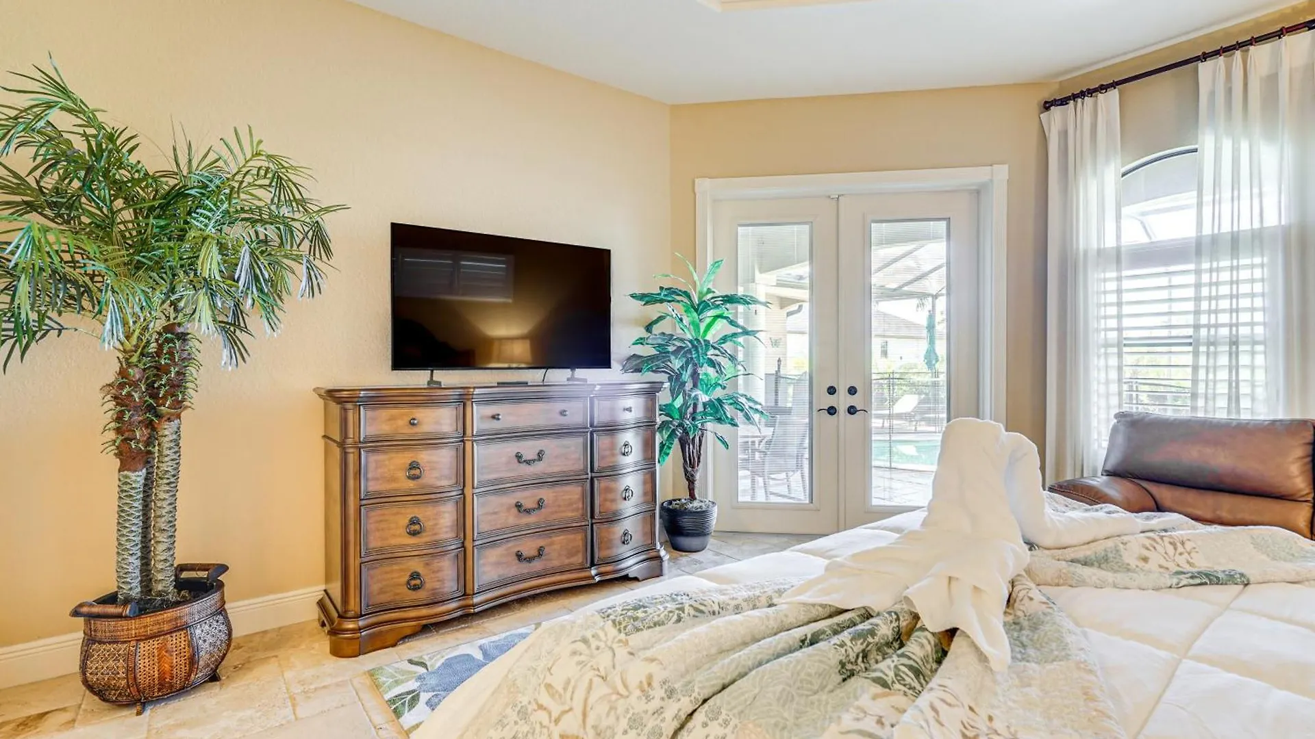 With Private Pool 5 Mi To Beaches! Holiday home Cape Coral