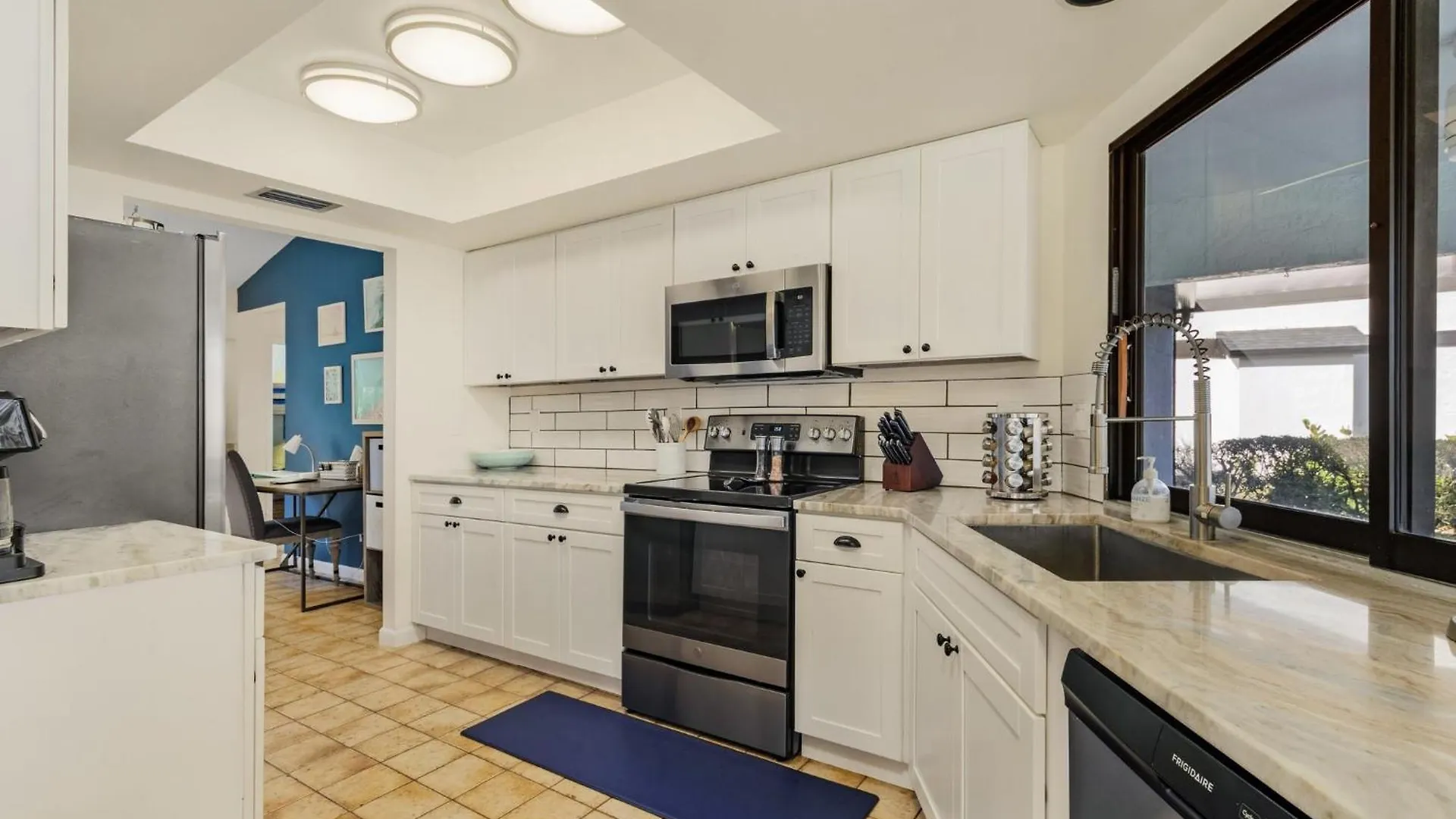 Mid Century Vibe Pool Direct Gulf Access *