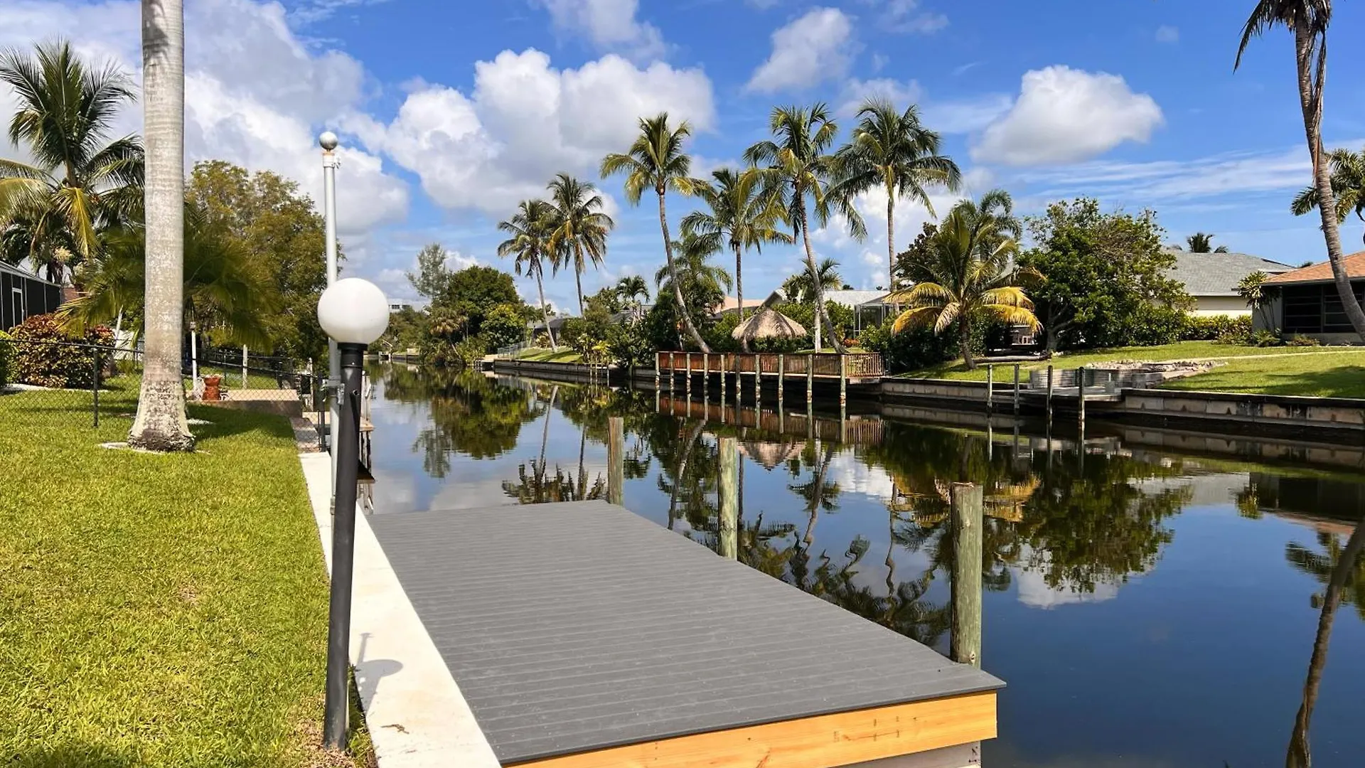 Holiday home Canalfront With Lanai And Pool! *