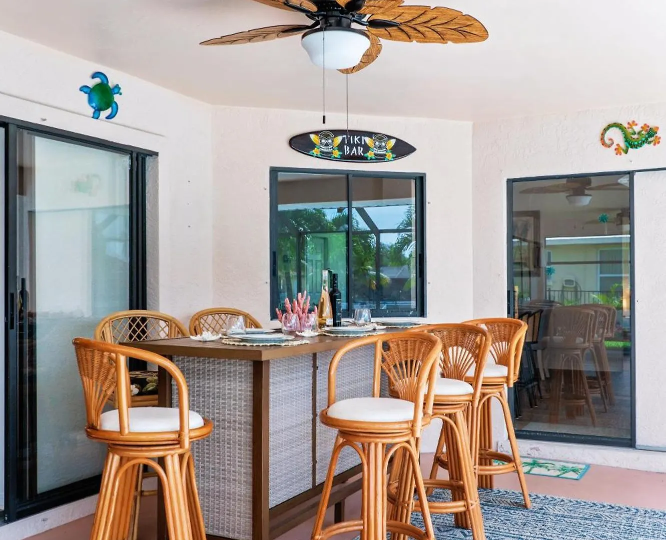 Villa Pelican Paradise! Waterfront, Bbq, Heated Pool, King Bed, Luxury, Family Fun &