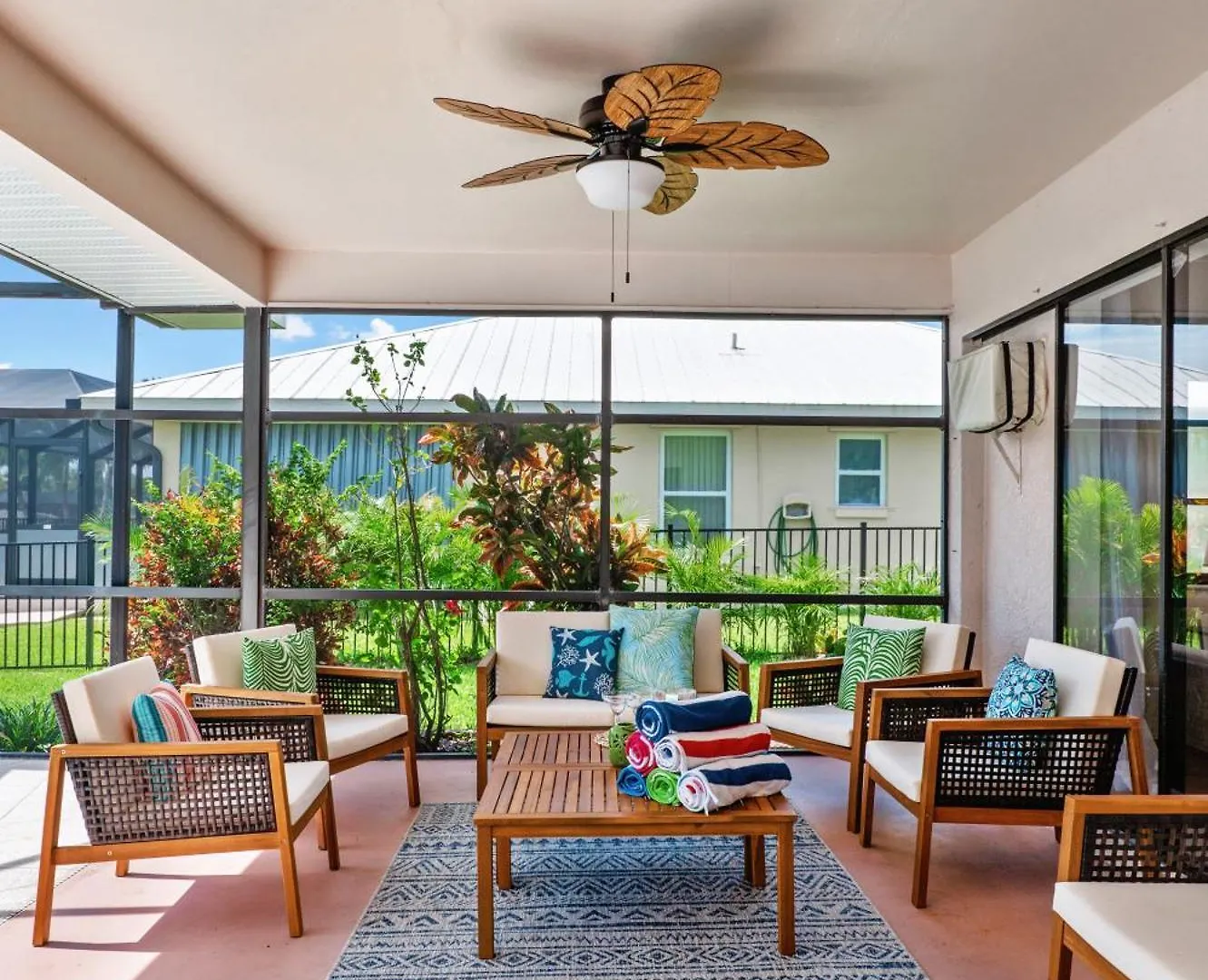 Pelican Paradise! Waterfront, Bbq, Heated Pool, King Bed, Luxury, Family Fun & Cape Coral
