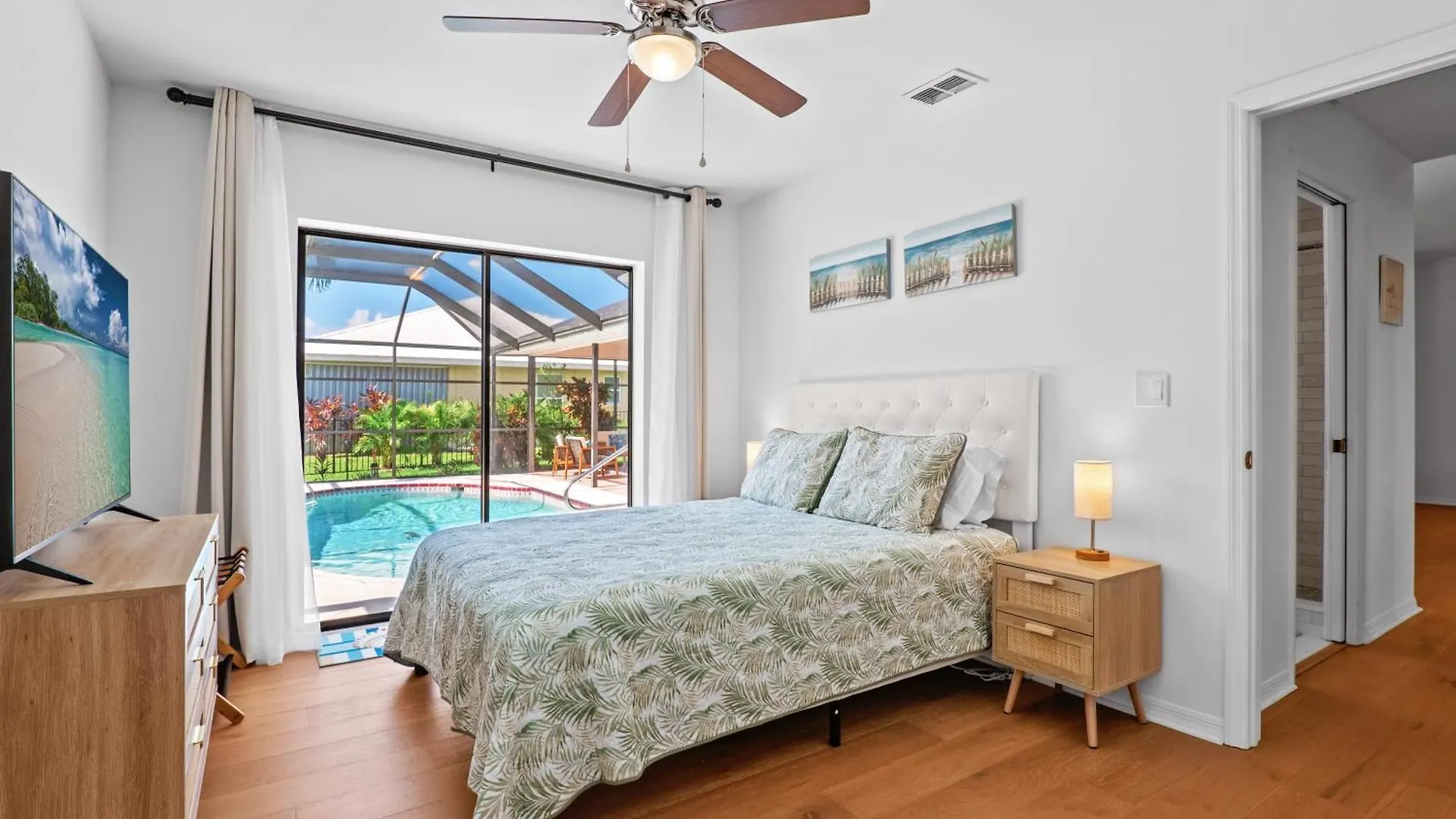 Pelican Paradise! Waterfront, Bbq, Heated Pool, King Bed, Luxury, Family Fun & * Cape Coral