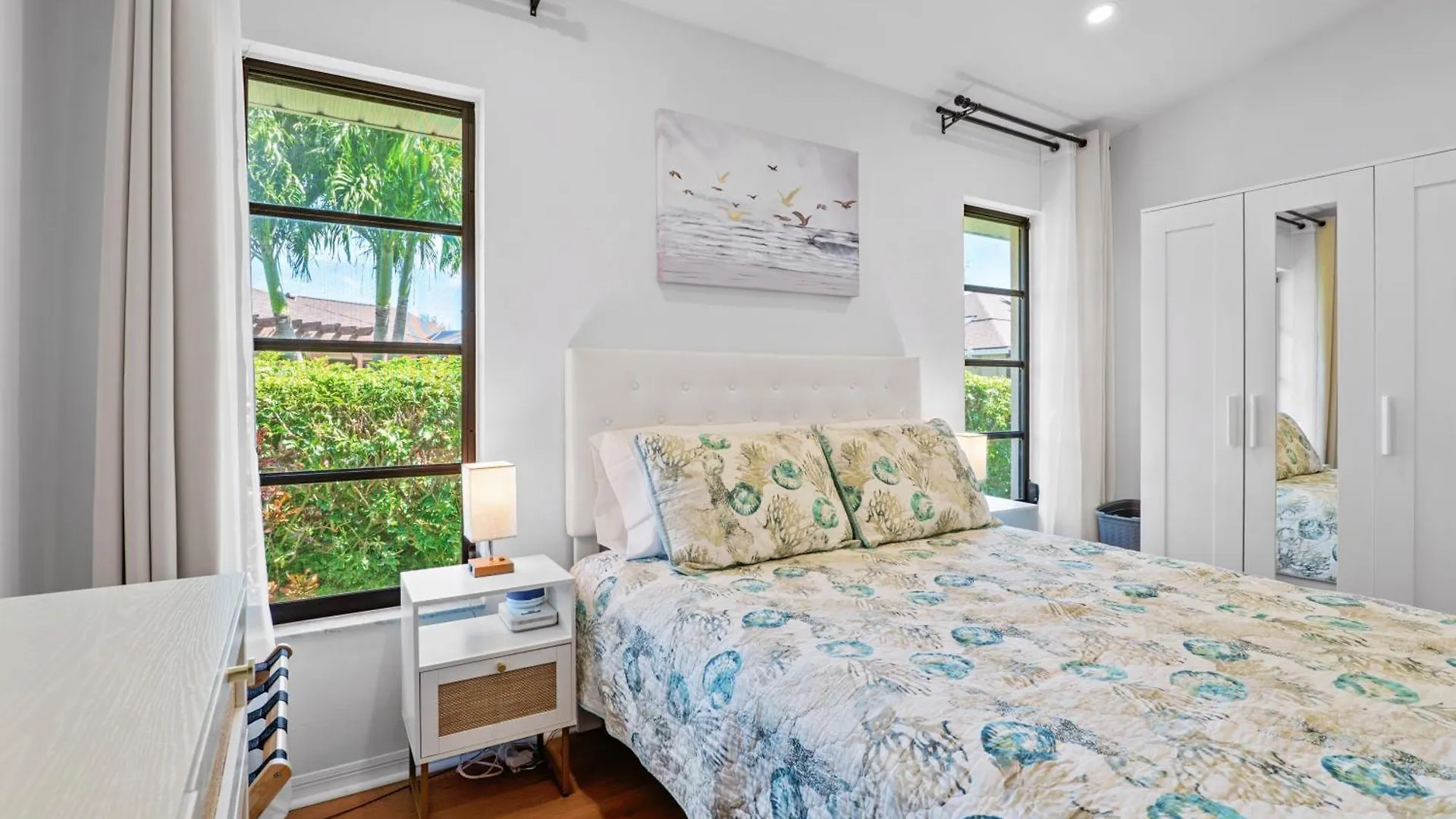 Villa Pelican Paradise! Waterfront, Bbq, Heated Pool, King Bed, Luxury, Family Fun & *