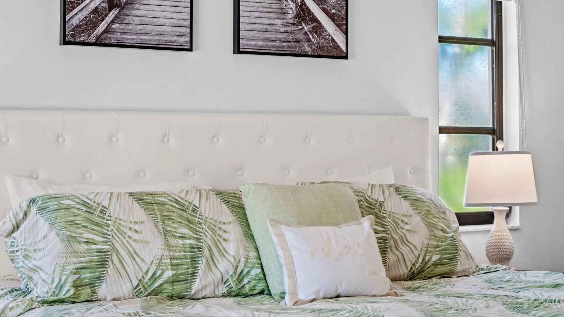 Pelican Paradise! Waterfront, Bbq, Heated Pool, King Bed, Luxury, Family Fun & *
