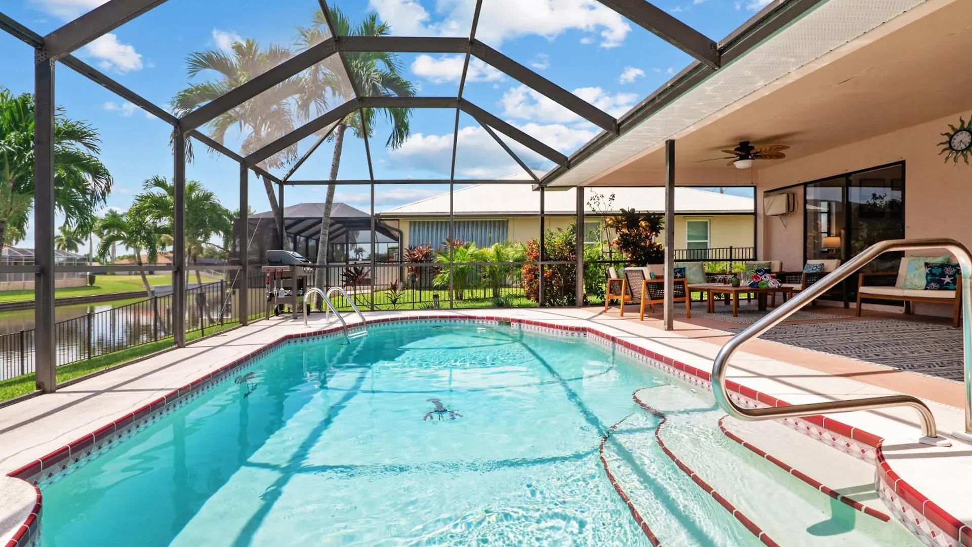 Pelican Paradise! Waterfront, Bbq, Heated Pool, King Bed, Luxury, Family Fun &