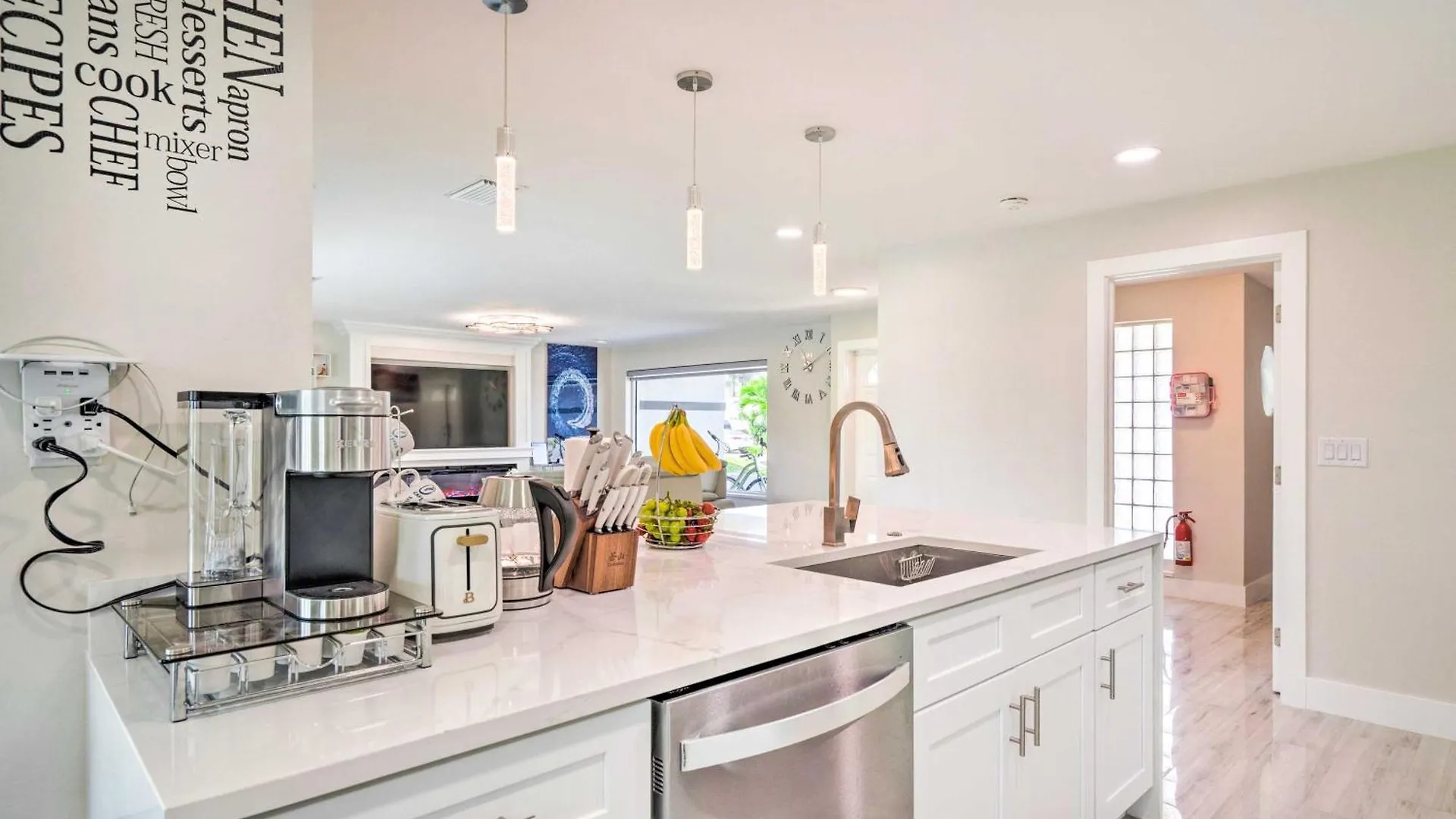 Holiday home Canal-front Oasis With Pool And Dock! Cape Coral