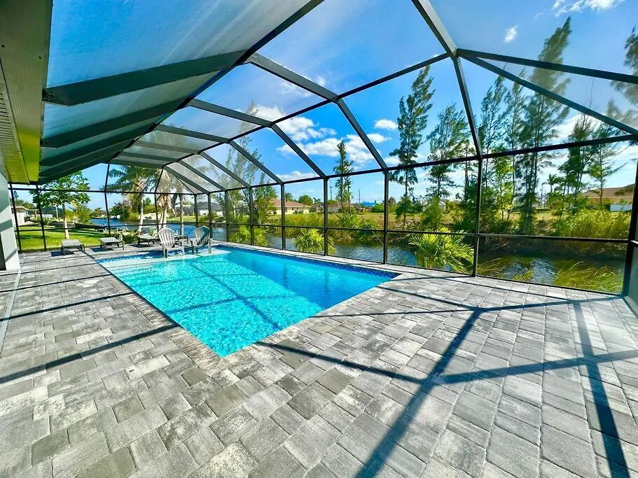 Waterlily - 5 Bedroom Pool Waterfront * Cape Coral