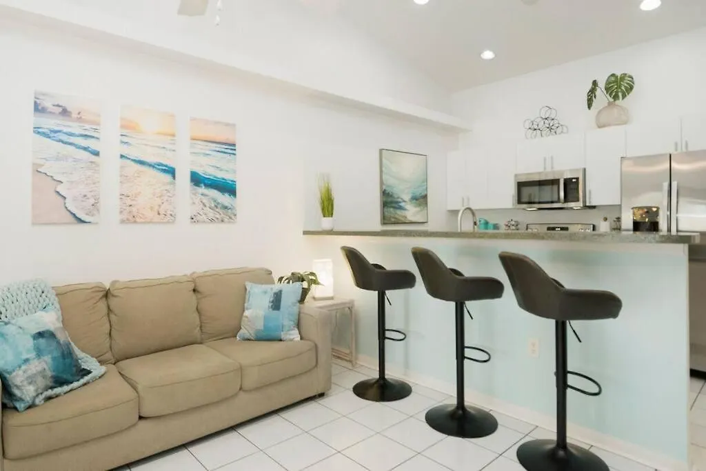 Twin With Amazing Pool In Downtown Cape Holiday home *