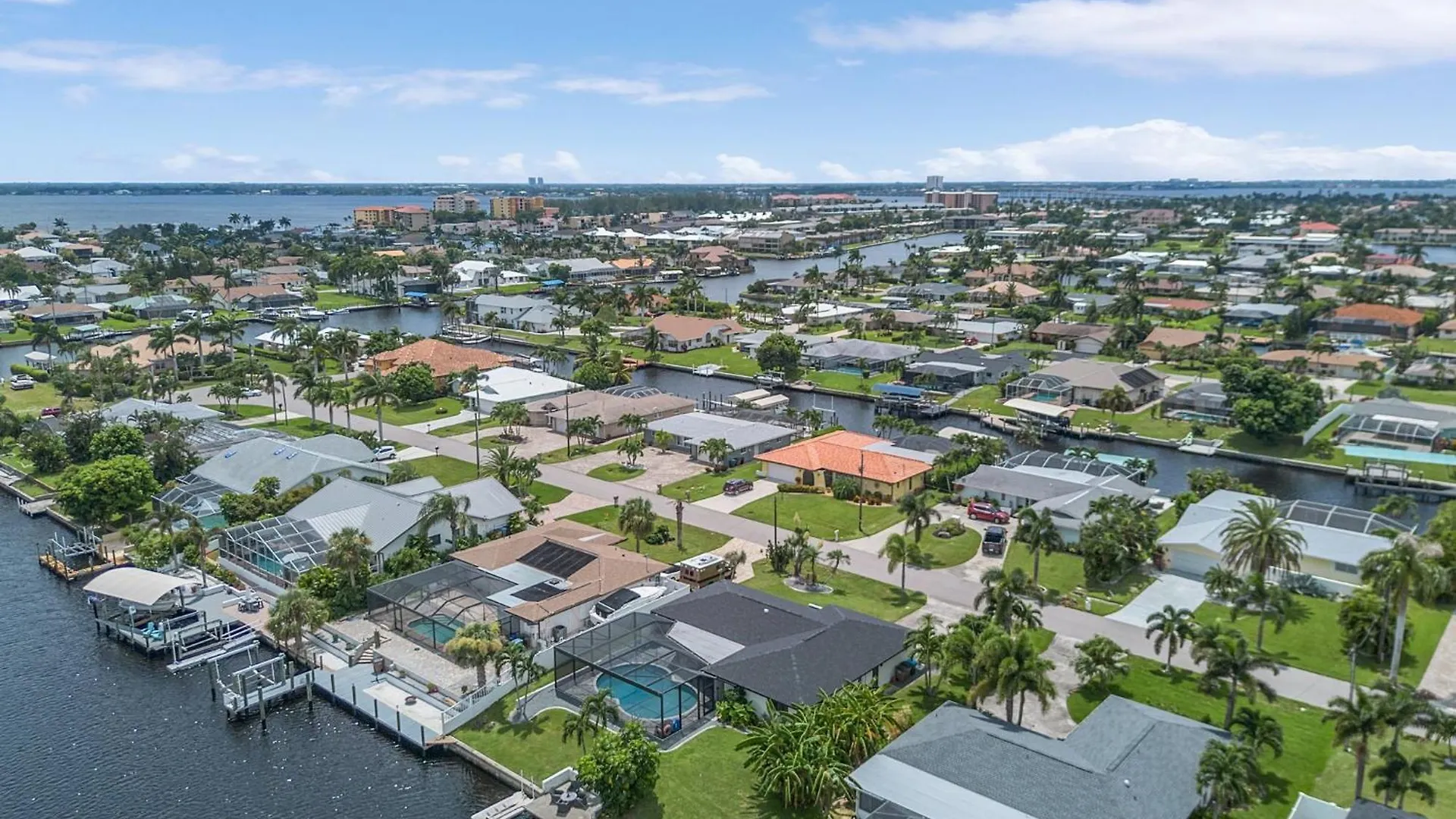 Gulf Access, Heated Pool, Bicycles - Ruby's Coastal Getaway Holiday home Cape Coral