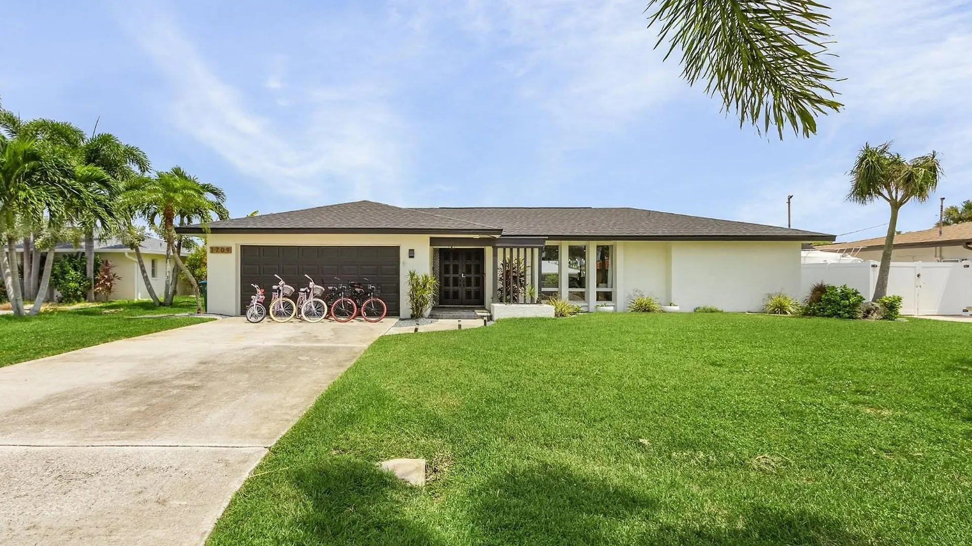 Gulf Access, Heated Pool, Bicycles - Ruby's Coastal Getaway Cape Coral