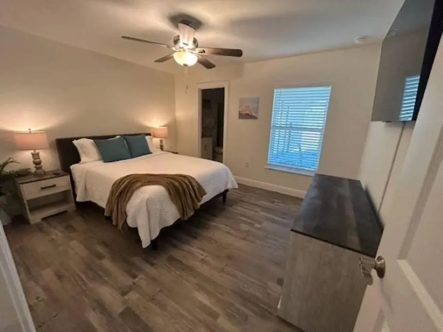 New Build With Heated Pool! Perfect For 2 Families!