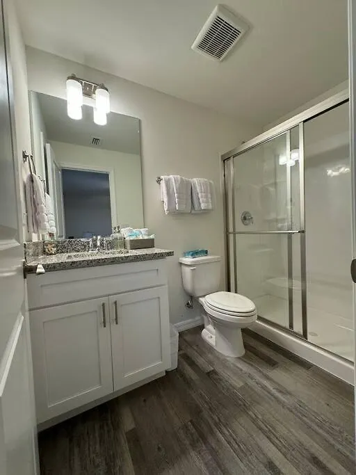 Enjoy Heated Salt Water Pool! Ideal For 2 Families Holiday home Cape Coral